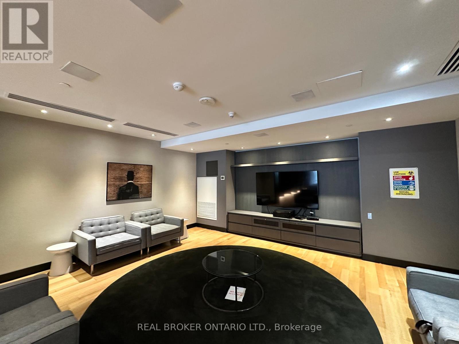 Photo 12 of 307 30 Roehampton Avenue, Toronto ON