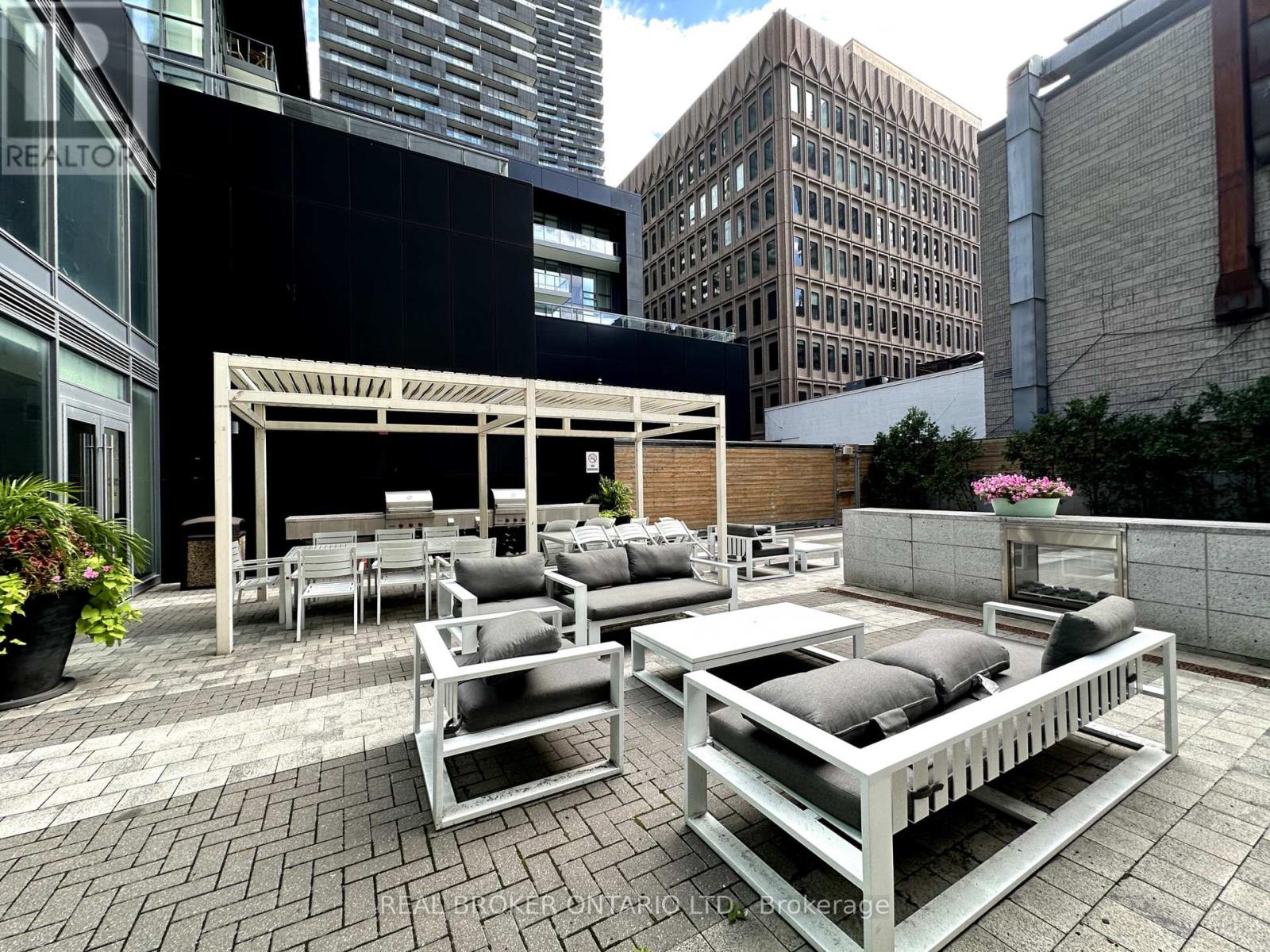 Photo 16 of 307 30 Roehampton Avenue, Toronto ON
