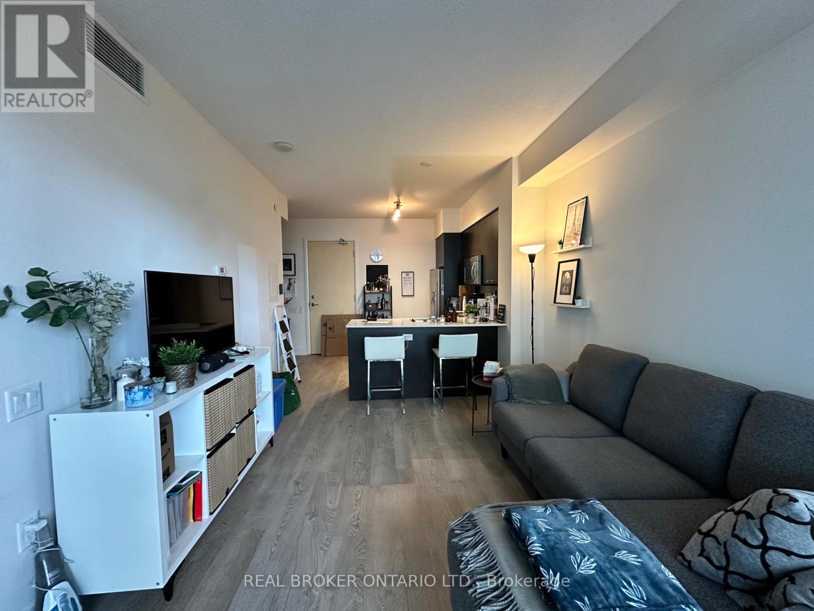 Photo 9 of 307 30 Roehampton Avenue, Toronto ON