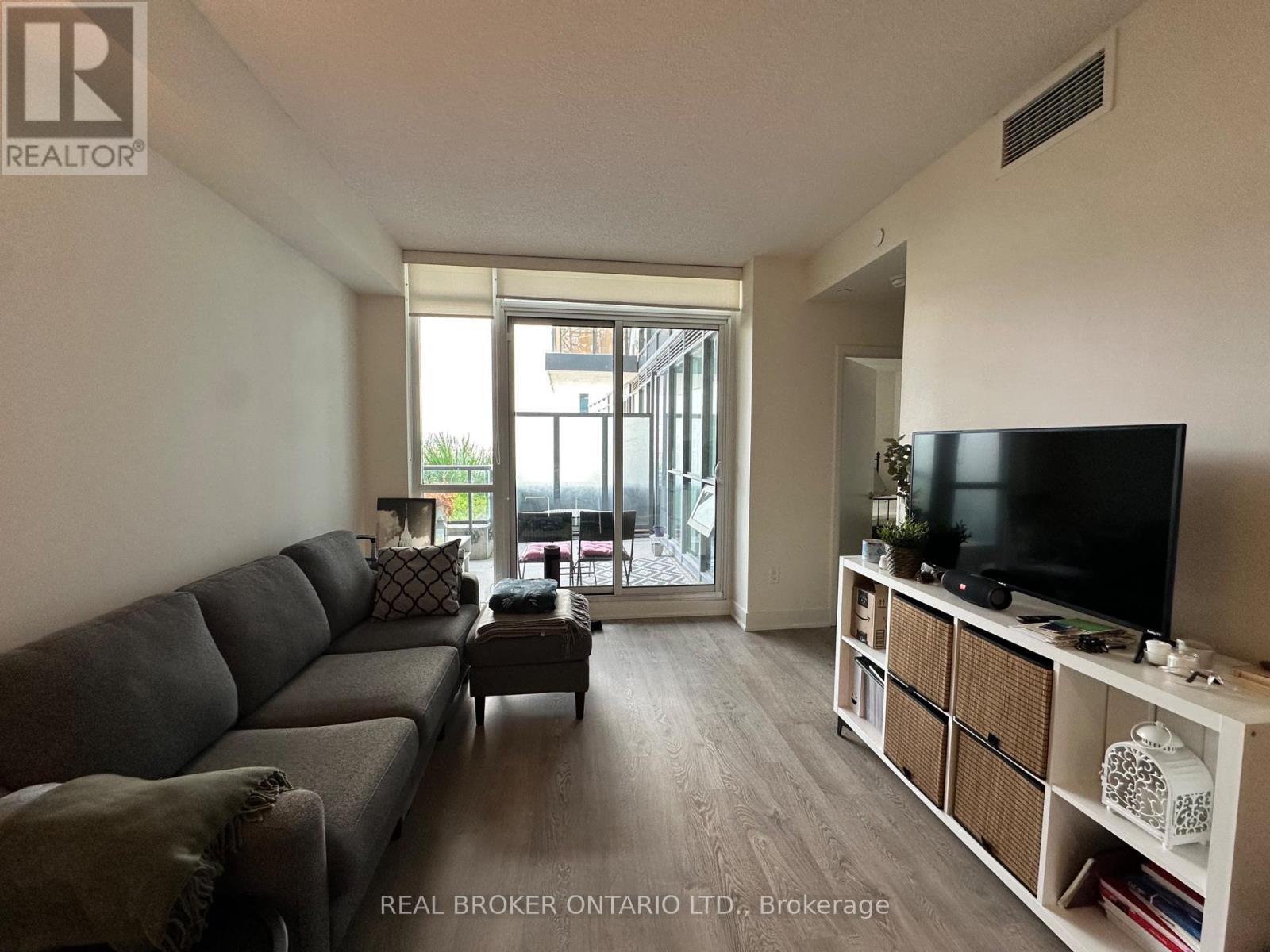 Photo 2 of 307 30 Roehampton Avenue, Toronto ON