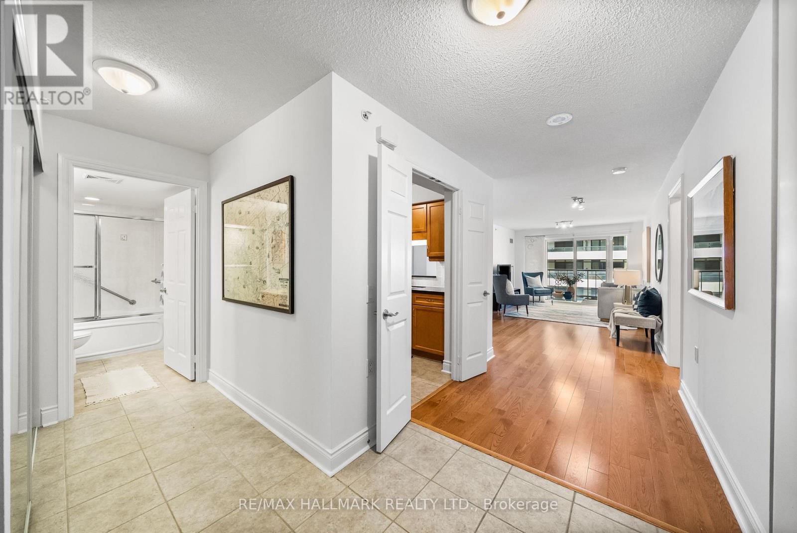 Photo 3 of 506 12 Rean Drive, Toronto ON