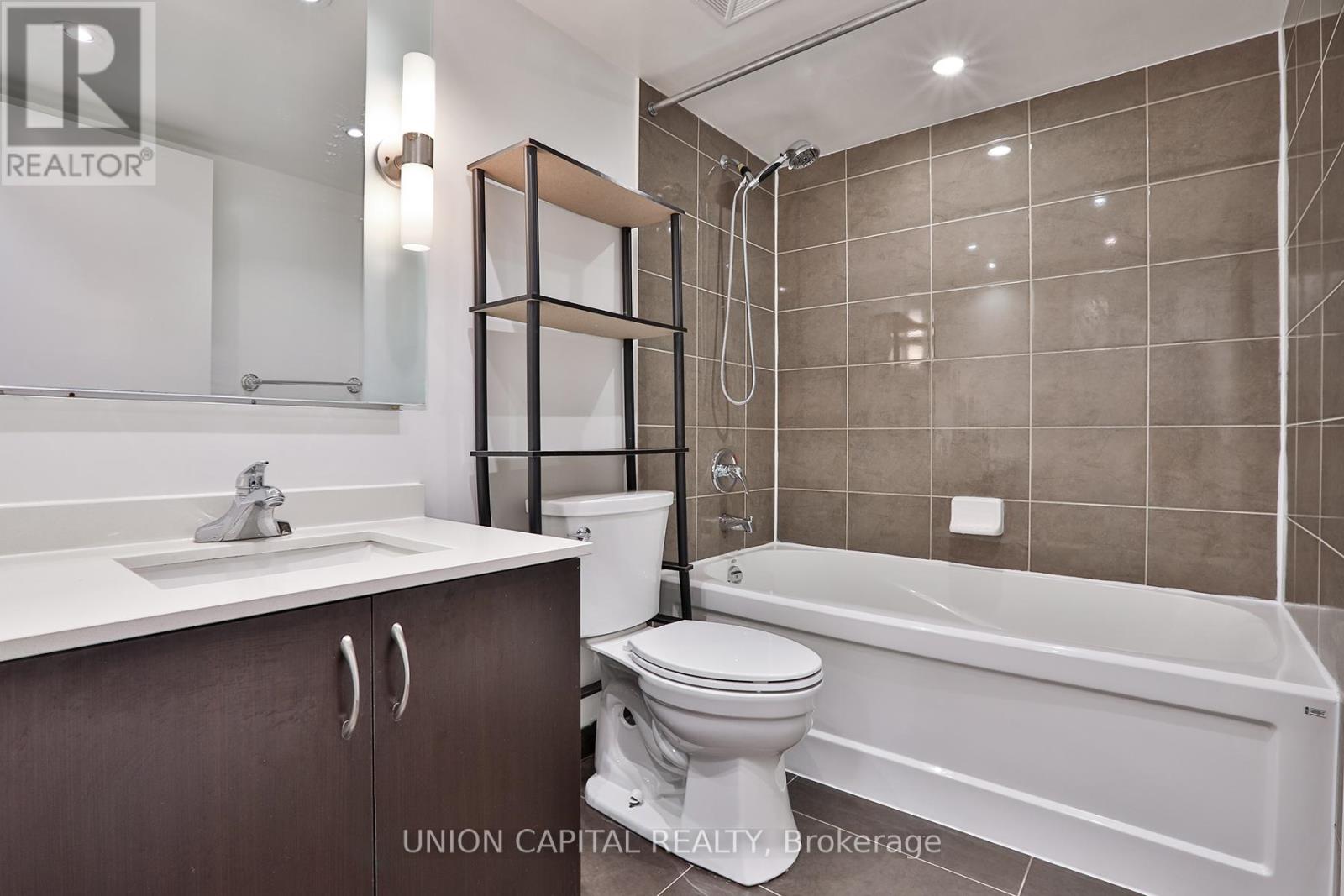 Photo 2 of 610 320 Richmond Street E, Toronto ON