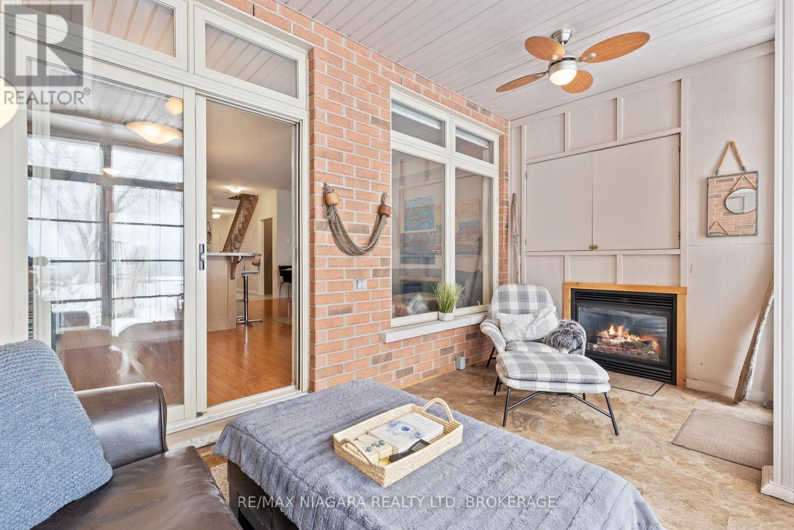 Photo 24 of 1069 Beach Boulevard, Hamilton ON