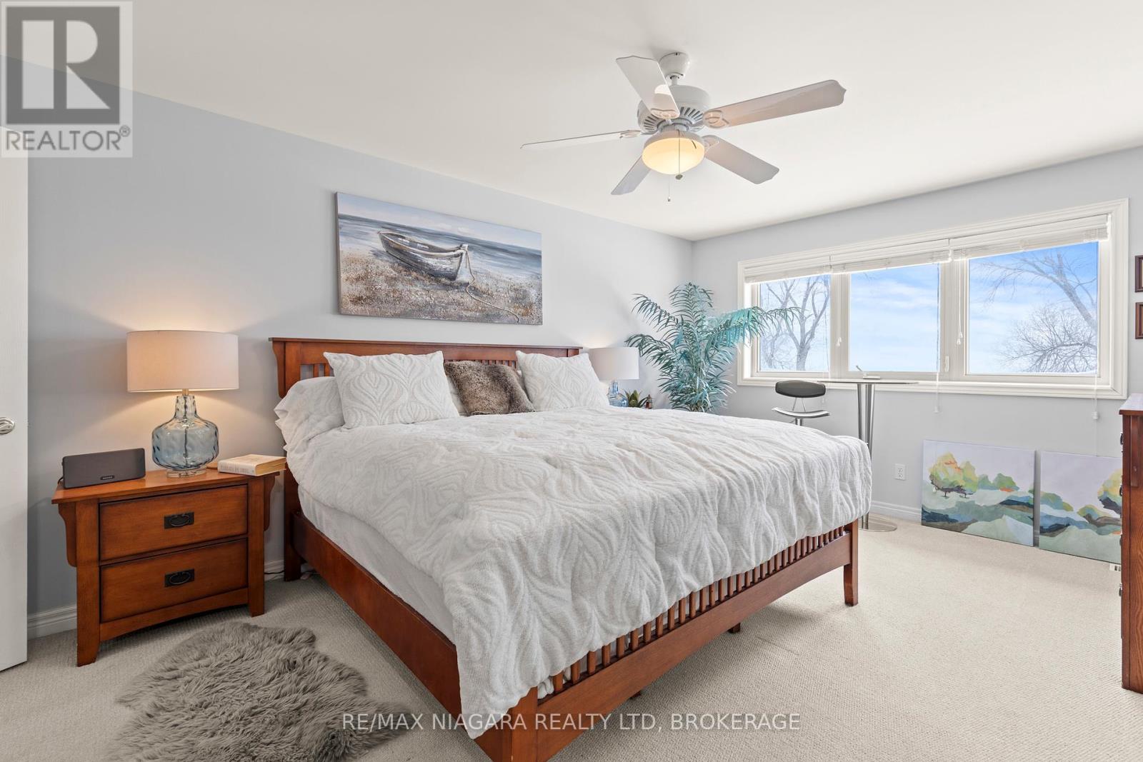 Photo 7 of 1069 Beach Boulevard, Hamilton ON