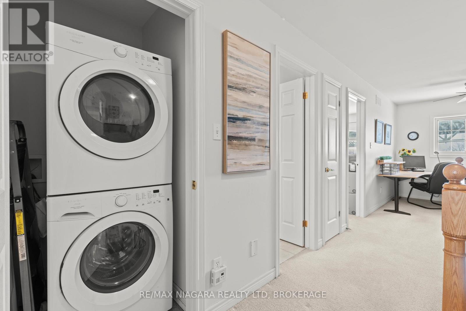 Photo 5 of 1069 Beach Boulevard, Hamilton ON