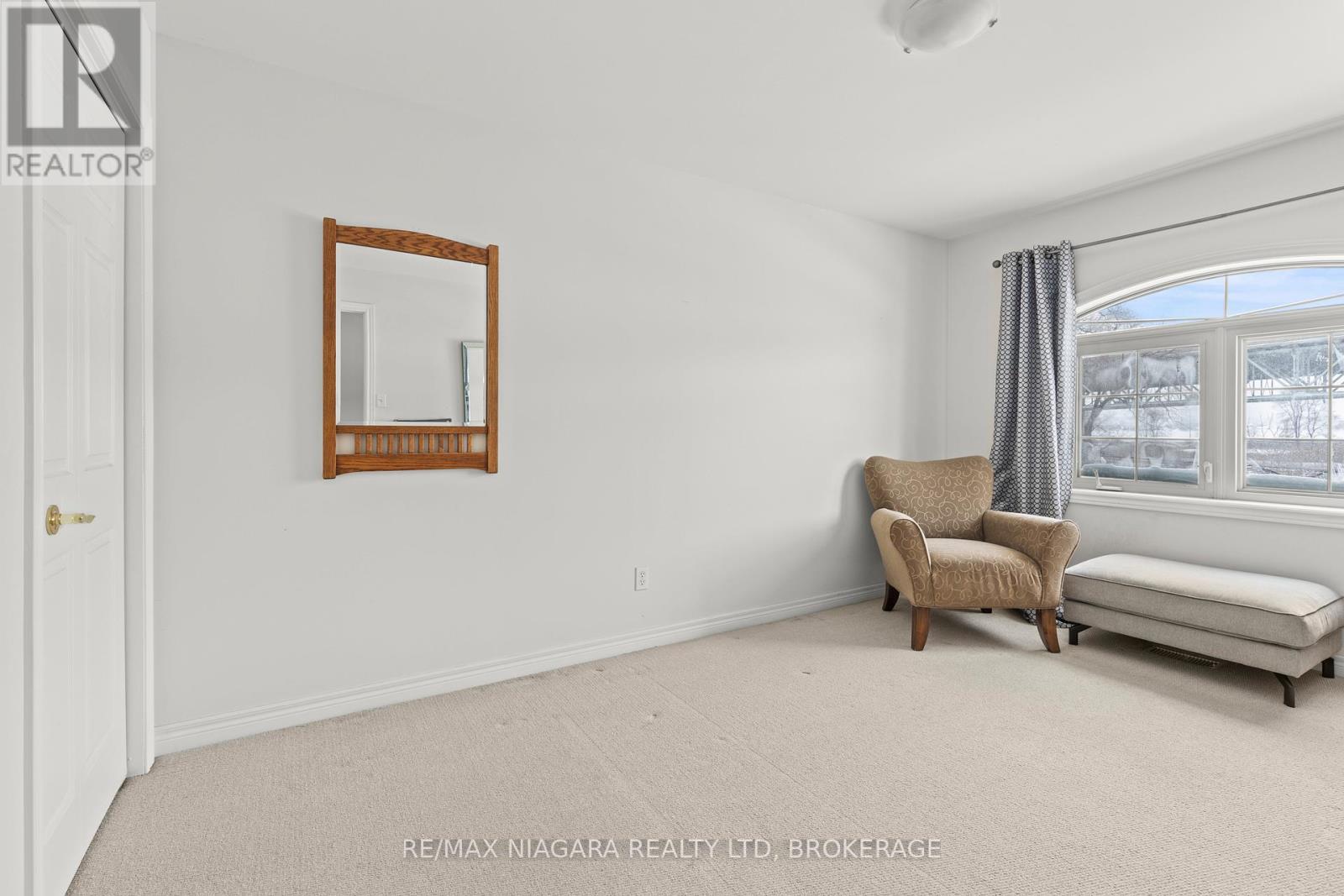 Photo 13 of 1069 Beach Boulevard, Hamilton ON
