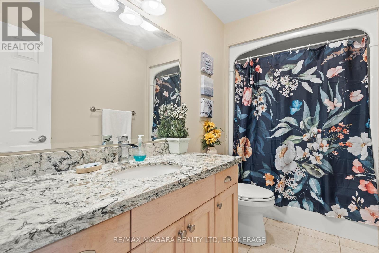 Photo 14 of 1069 Beach Boulevard, Hamilton ON