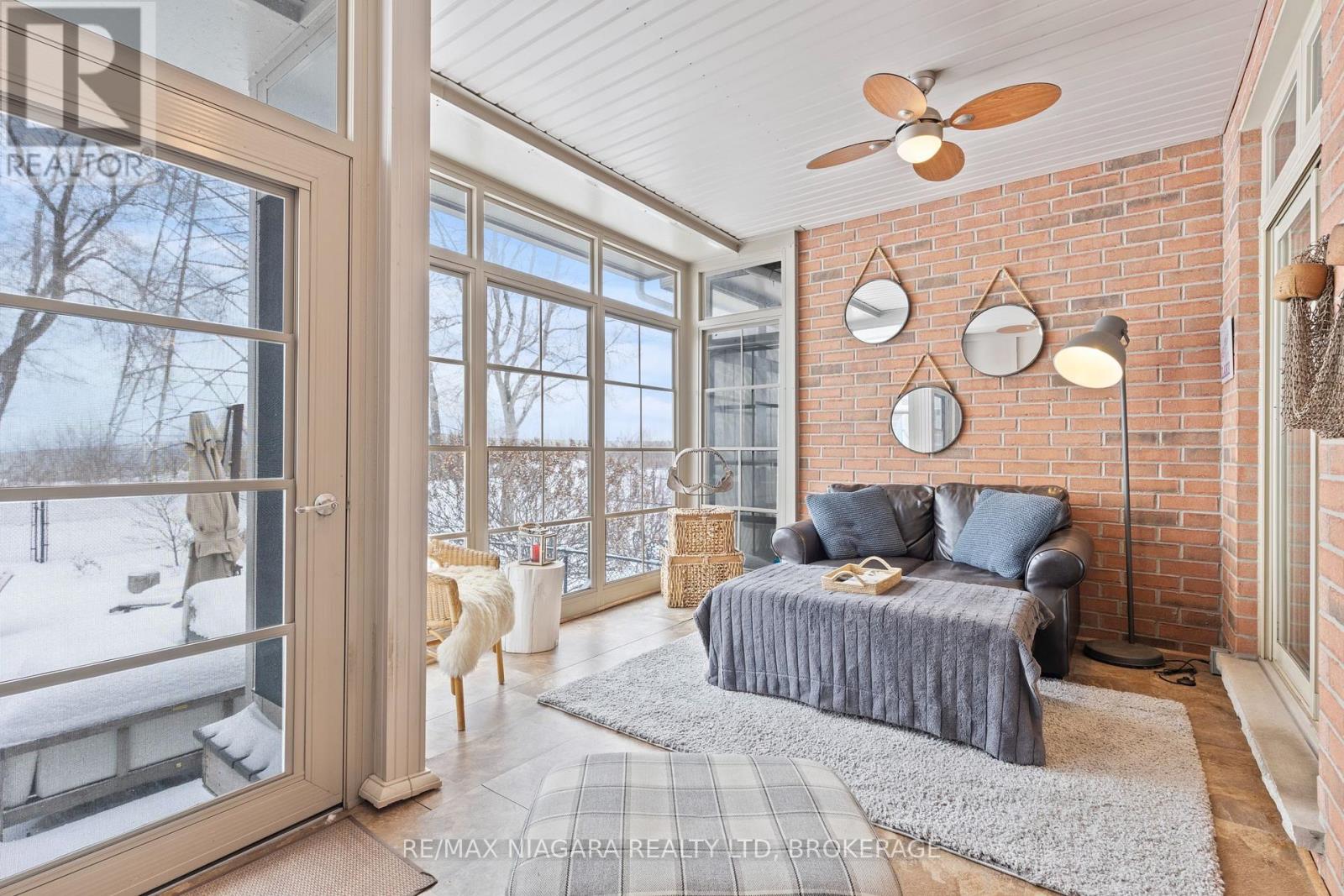 Photo 25 of 1069 Beach Boulevard, Hamilton ON