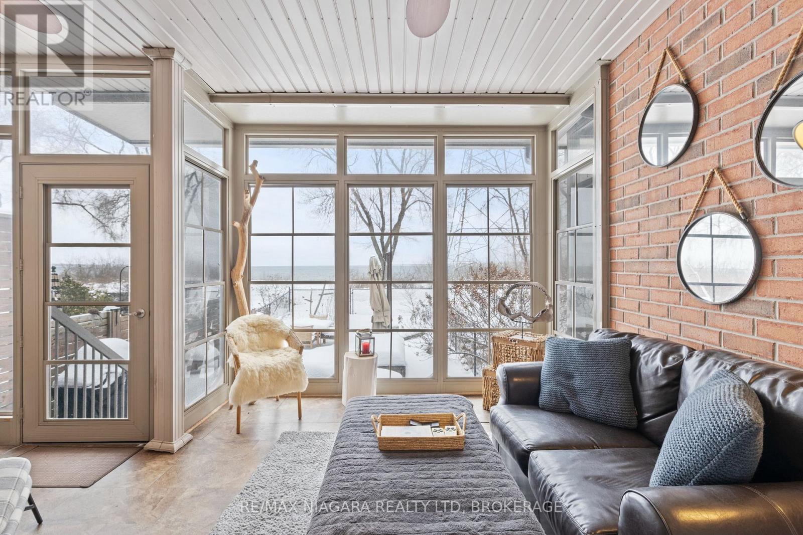Photo 21 of 1069 Beach Boulevard, Hamilton ON
