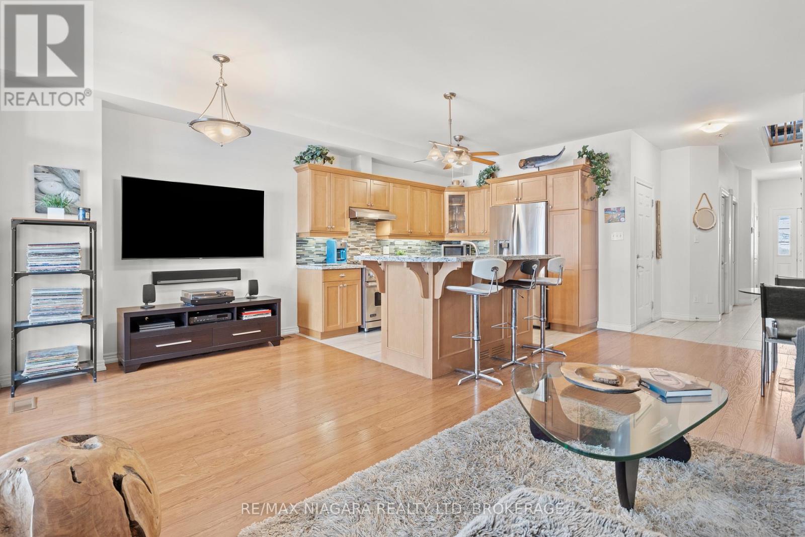 Photo 27 of 1069 Beach Boulevard, Hamilton ON
