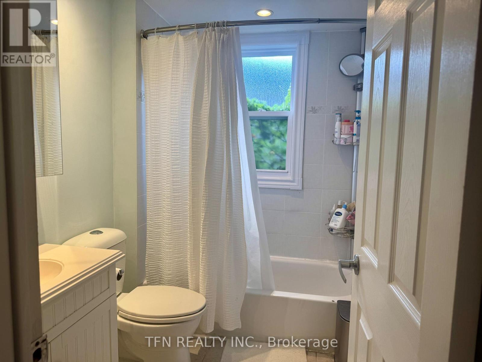 Photo 8 of 437 Mortimer Avenue, Toronto ON
