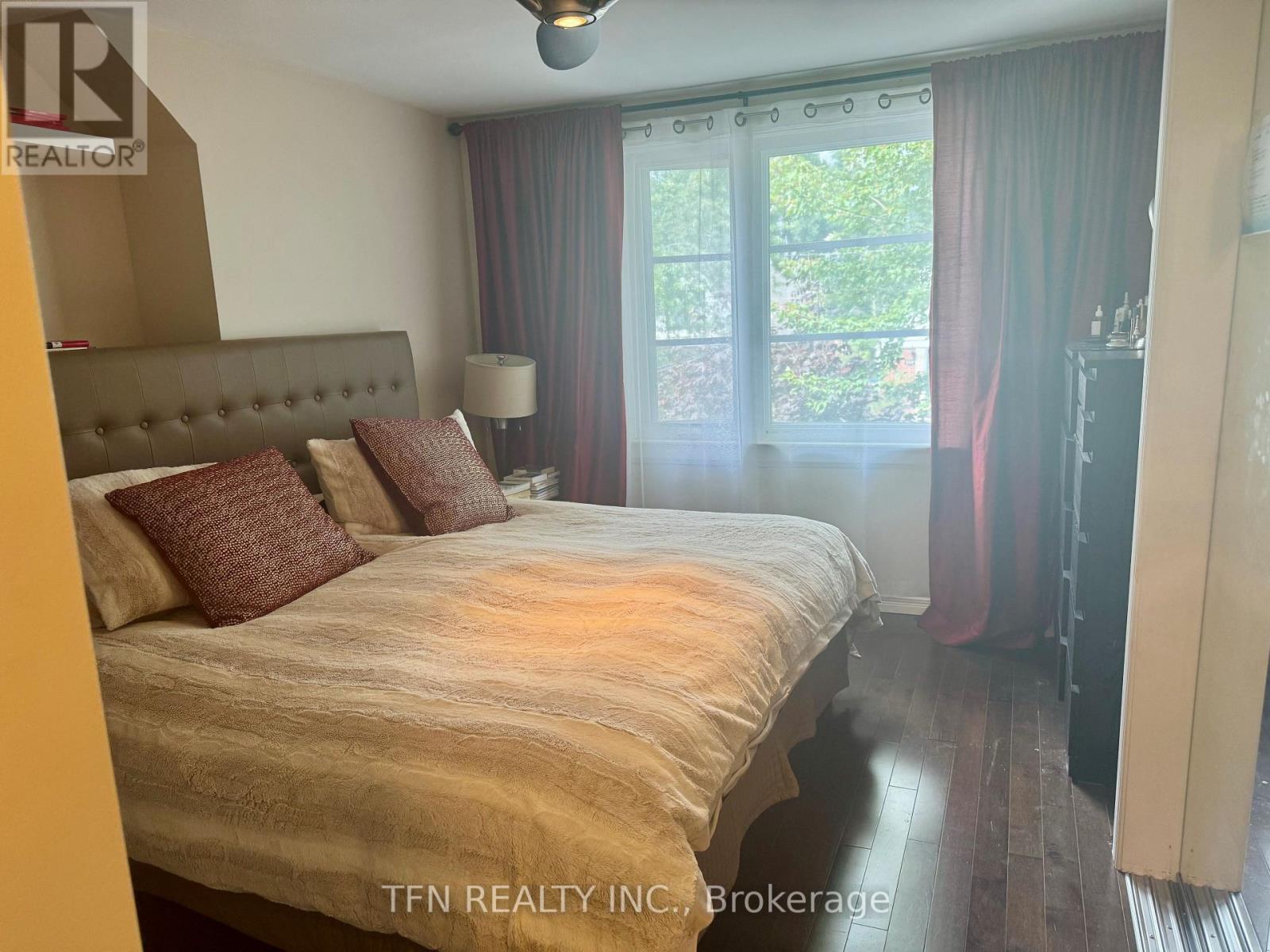 Photo 12 of 437 Mortimer Avenue, Toronto ON