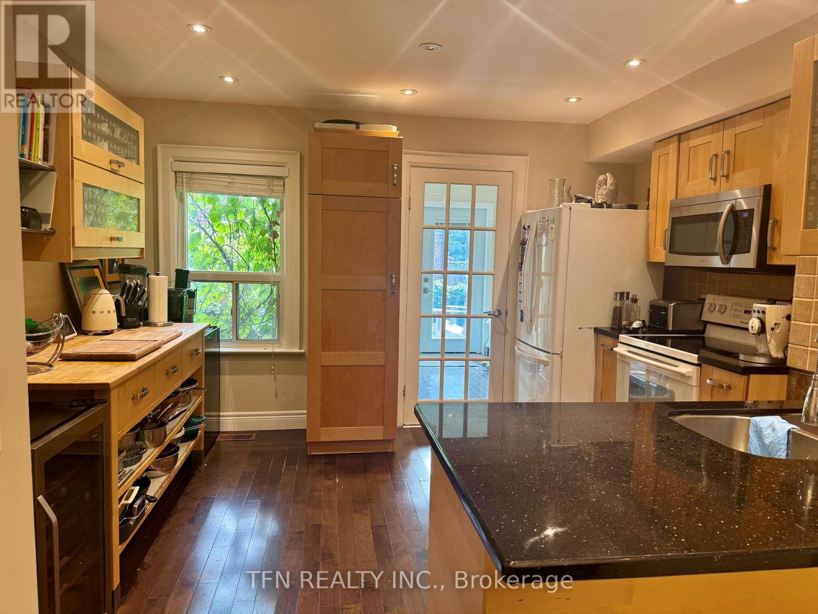 Photo 6 of 437 Mortimer Avenue, Toronto ON