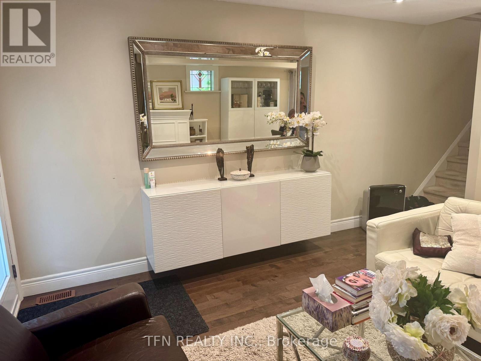 Photo 4 of 437 Mortimer Avenue, Toronto ON