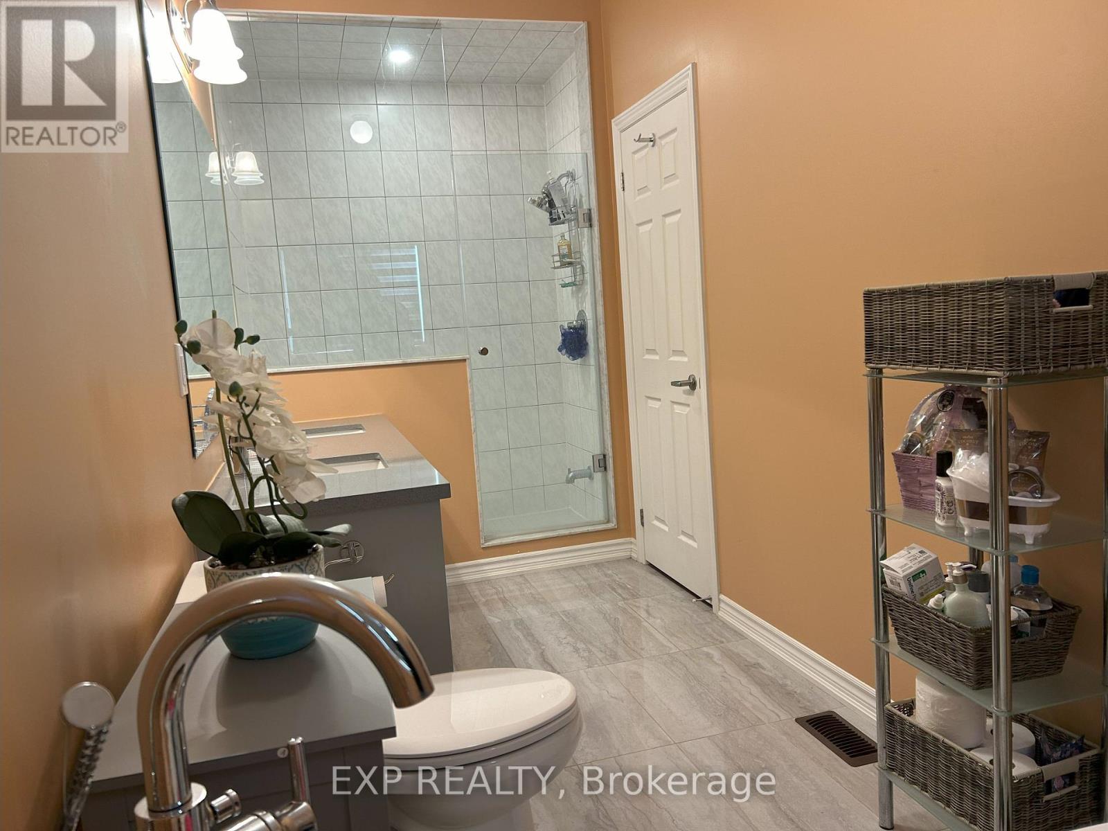 Photo 12 of 249 Fleetwood Drive, Oshawa ON