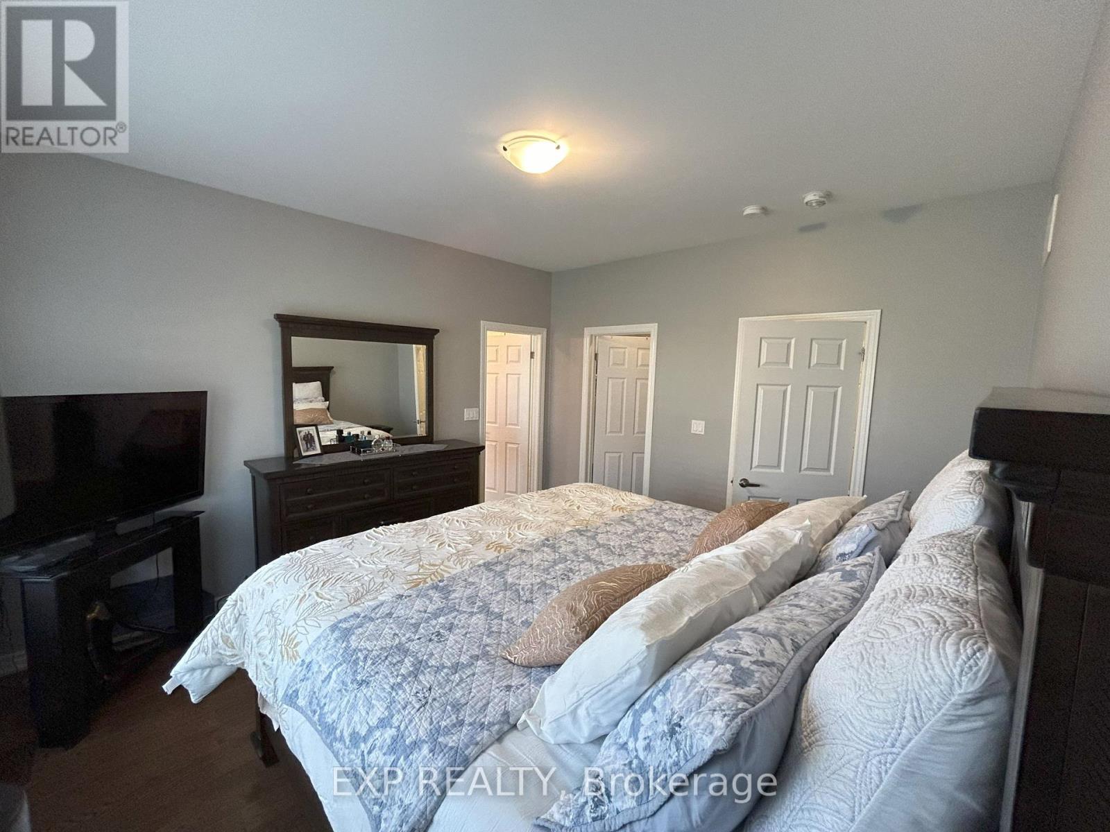 Photo 16 of 249 Fleetwood Drive, Oshawa ON