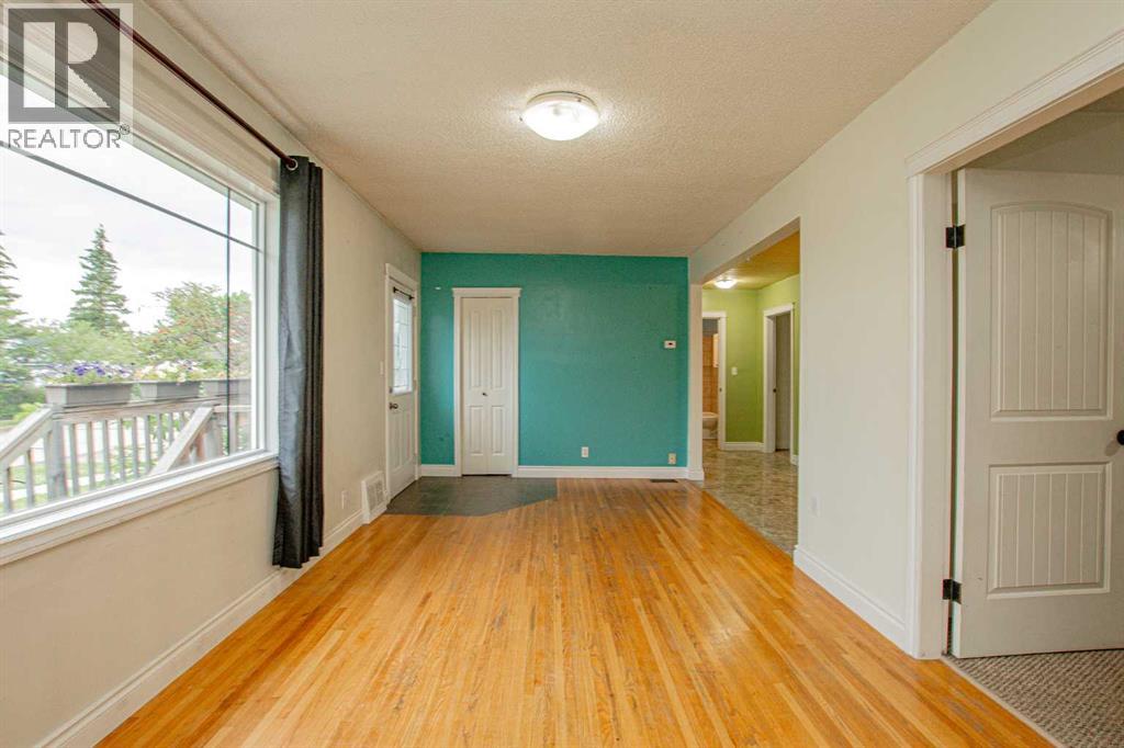 Photo 6 of 9818 97 Street, Sexsmith AB