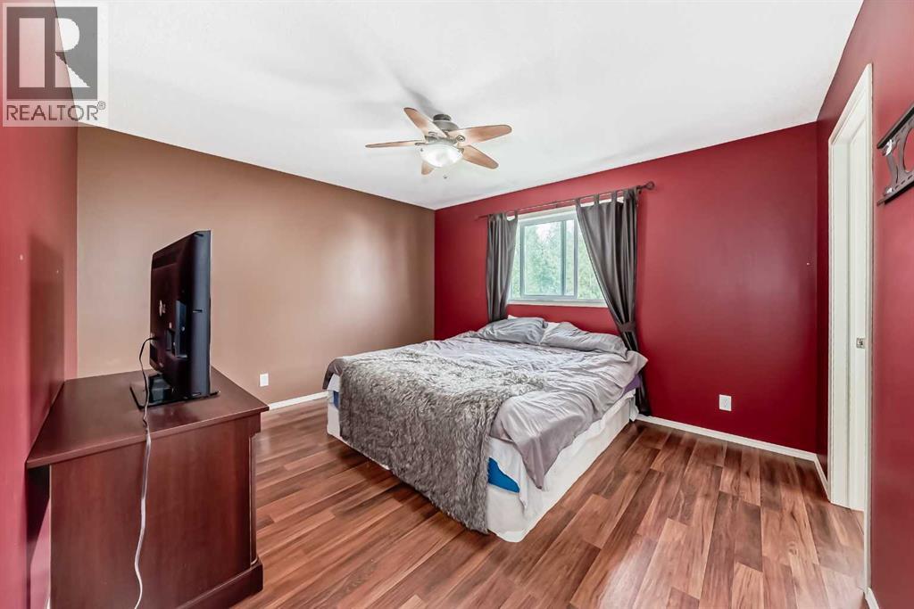 Photo 18 of 56 Jennings Crescent, Red Deer AB