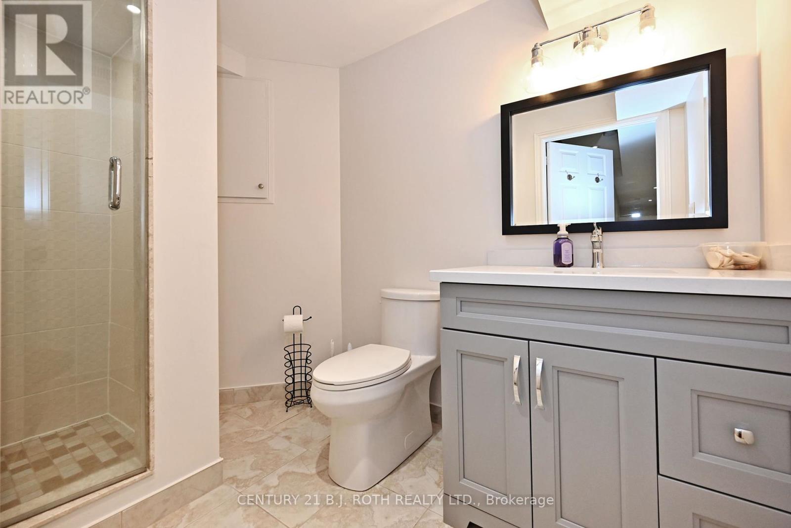 Photo 9 of 99 Sandfield Drive, Aurora ON