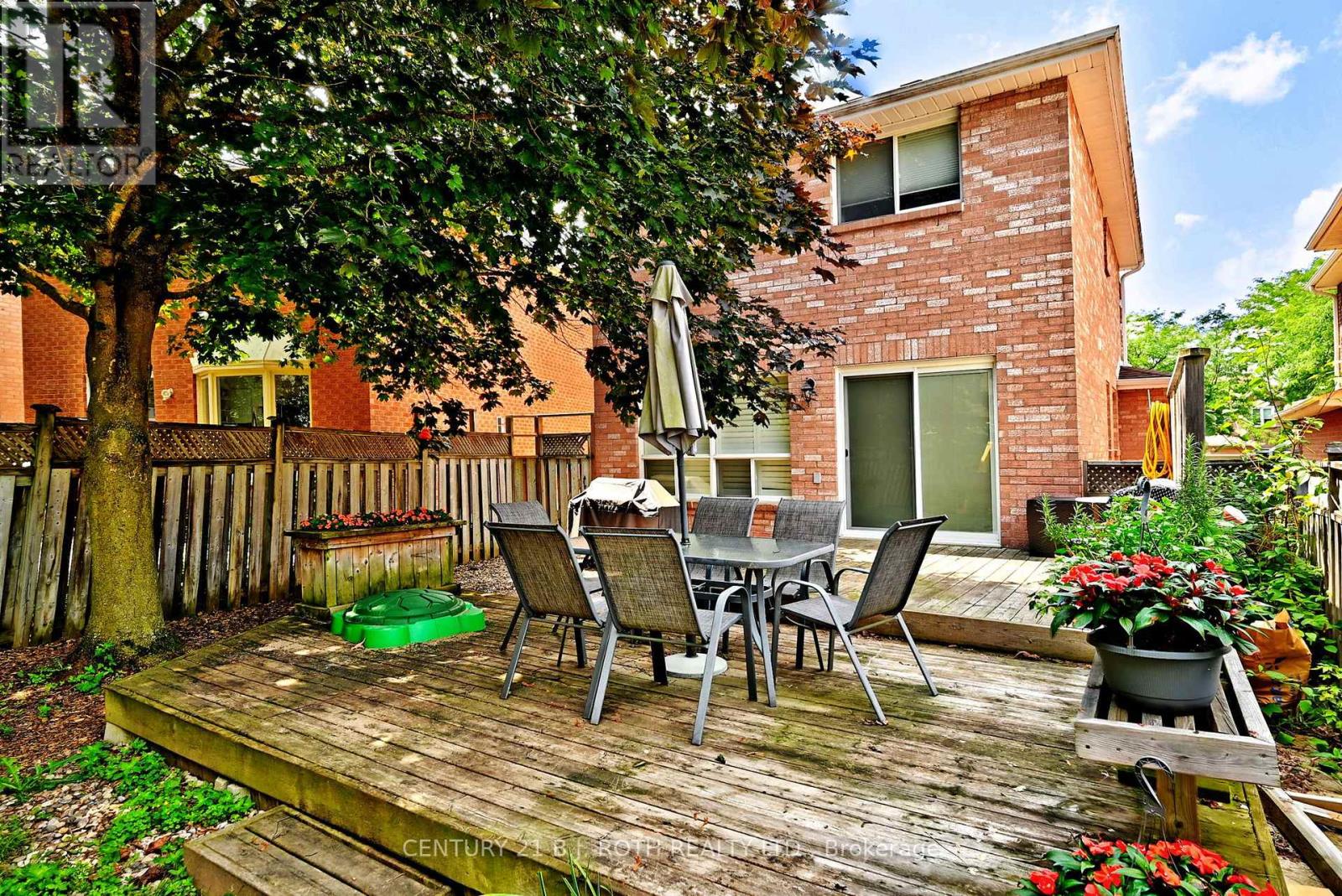 Photo 13 of 99 Sandfield Drive, Aurora ON