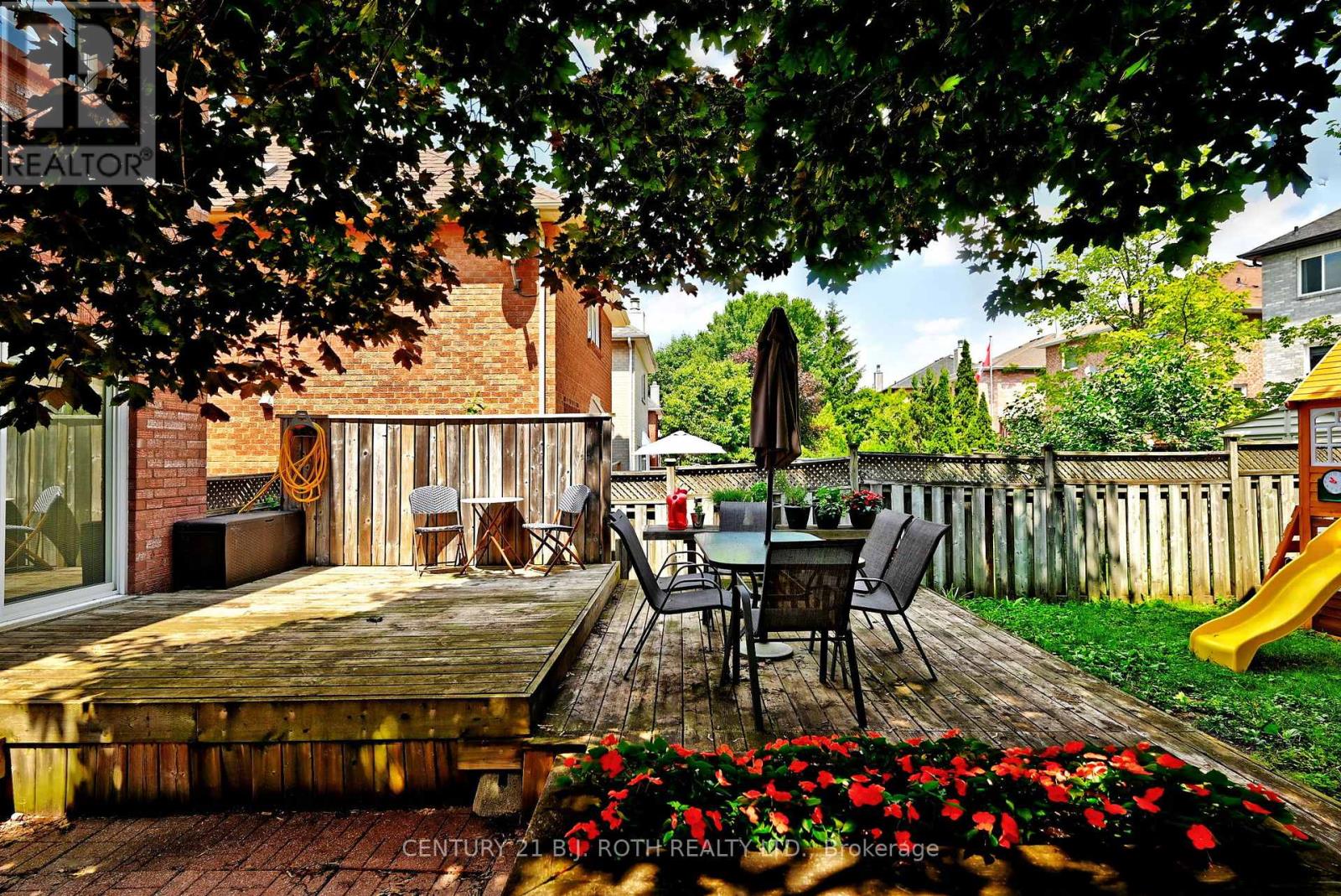 Photo 25 of 99 Sandfield Drive, Aurora ON