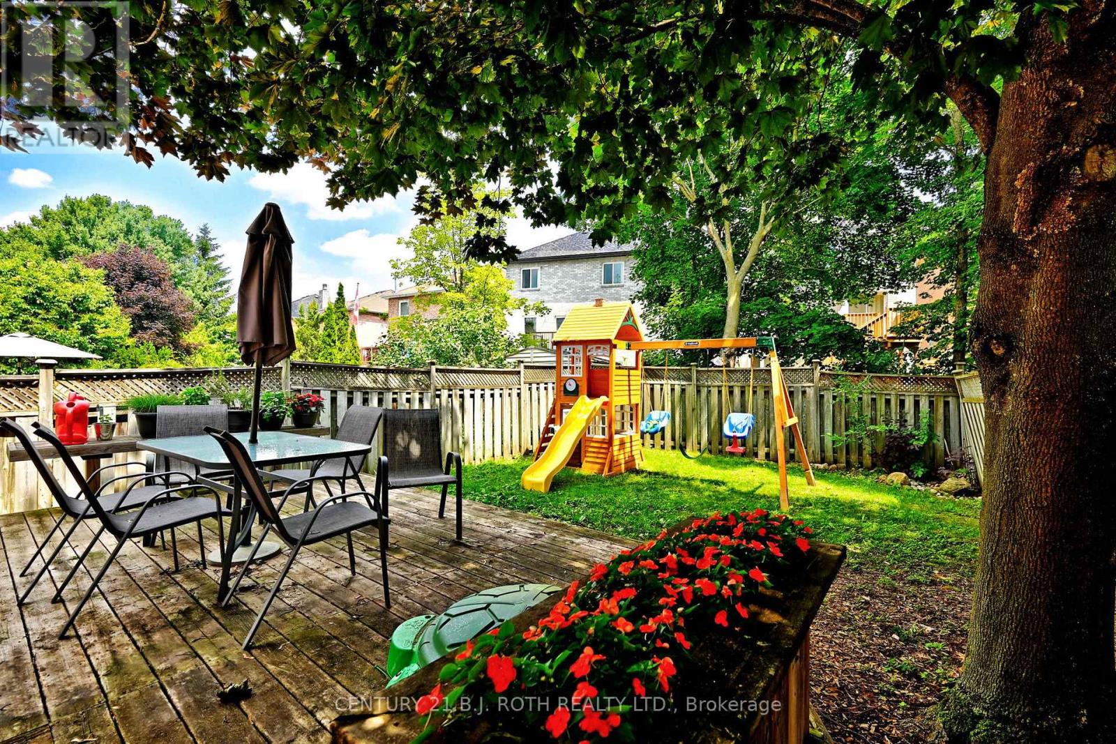 Photo 18 of 99 Sandfield Drive, Aurora ON
