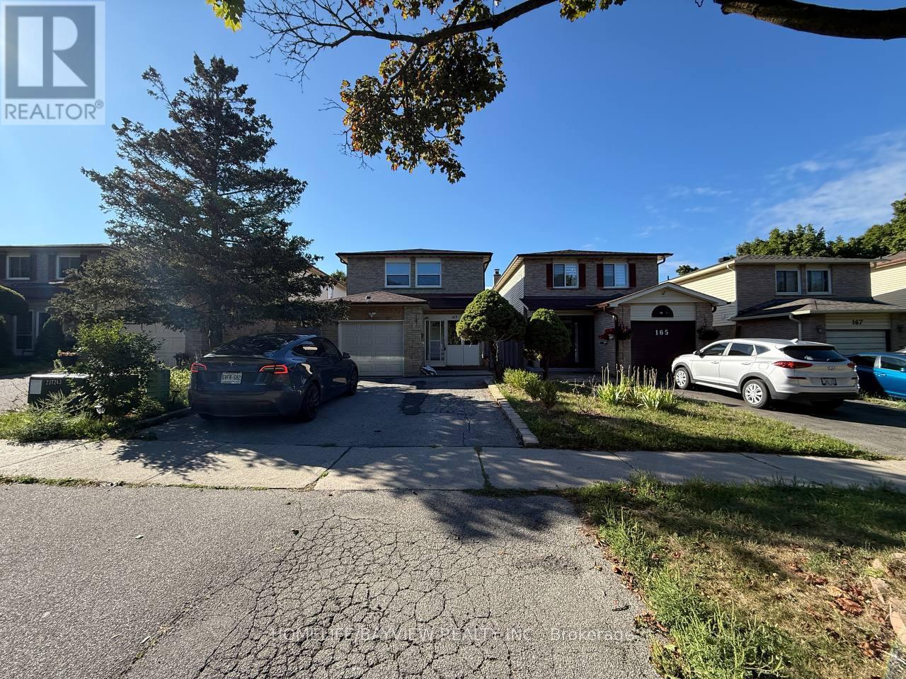 Photo 2 of 163 Weldrick Road W, Richmond Hill ON