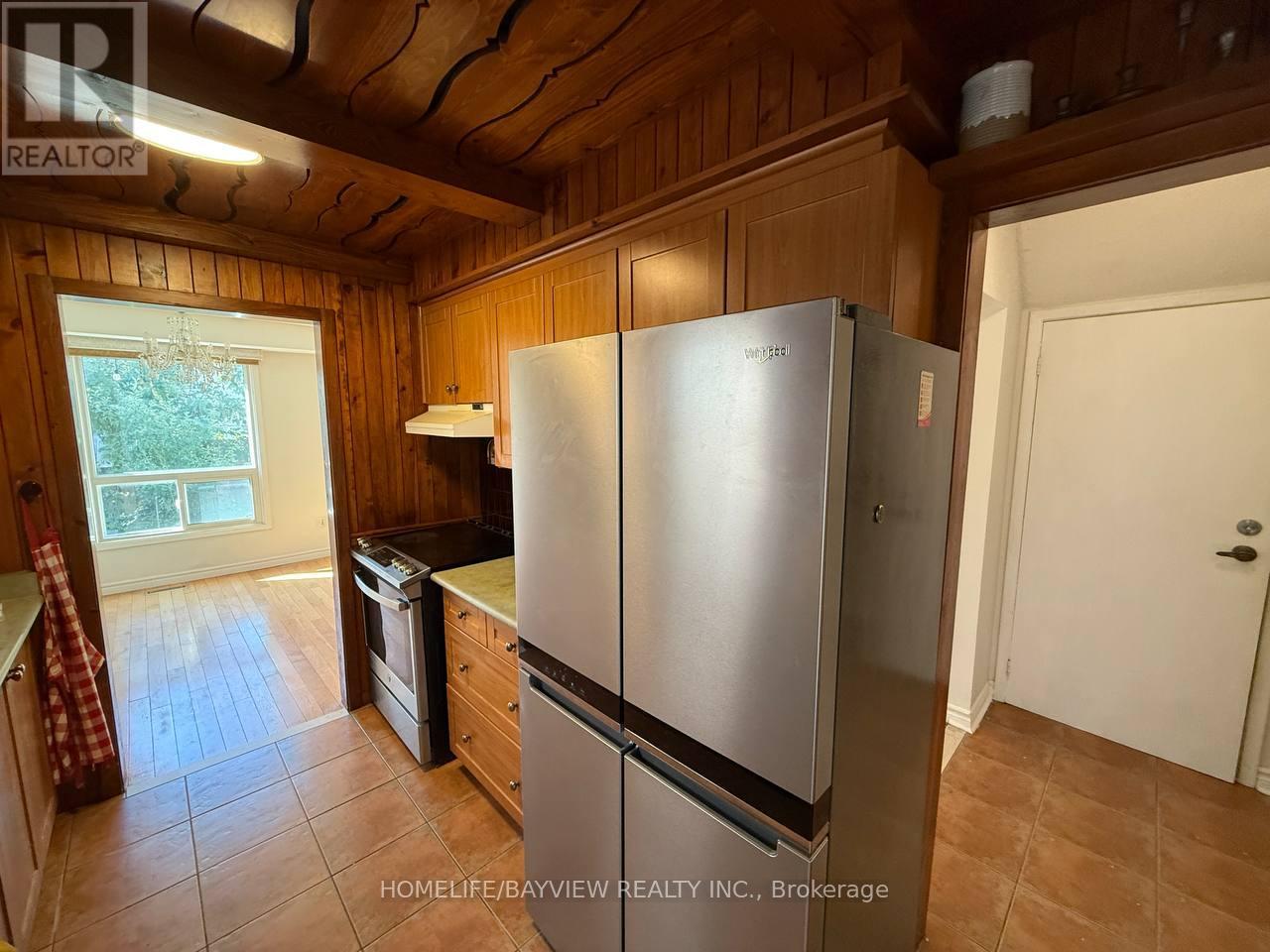 Photo 3 of 163 Weldrick Road W, Richmond Hill ON