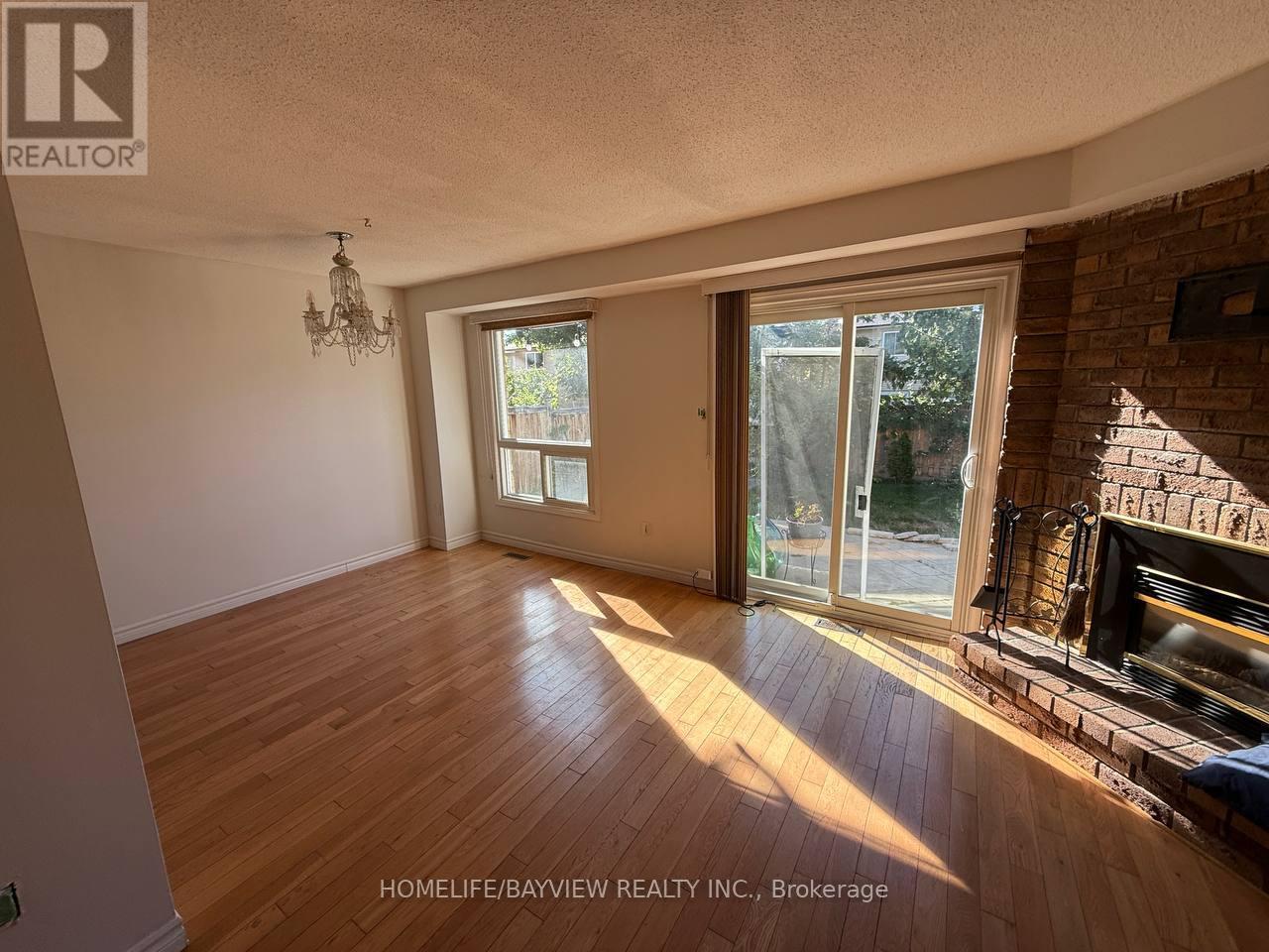 Photo 1 of 163 Weldrick Road W, Richmond Hill ON