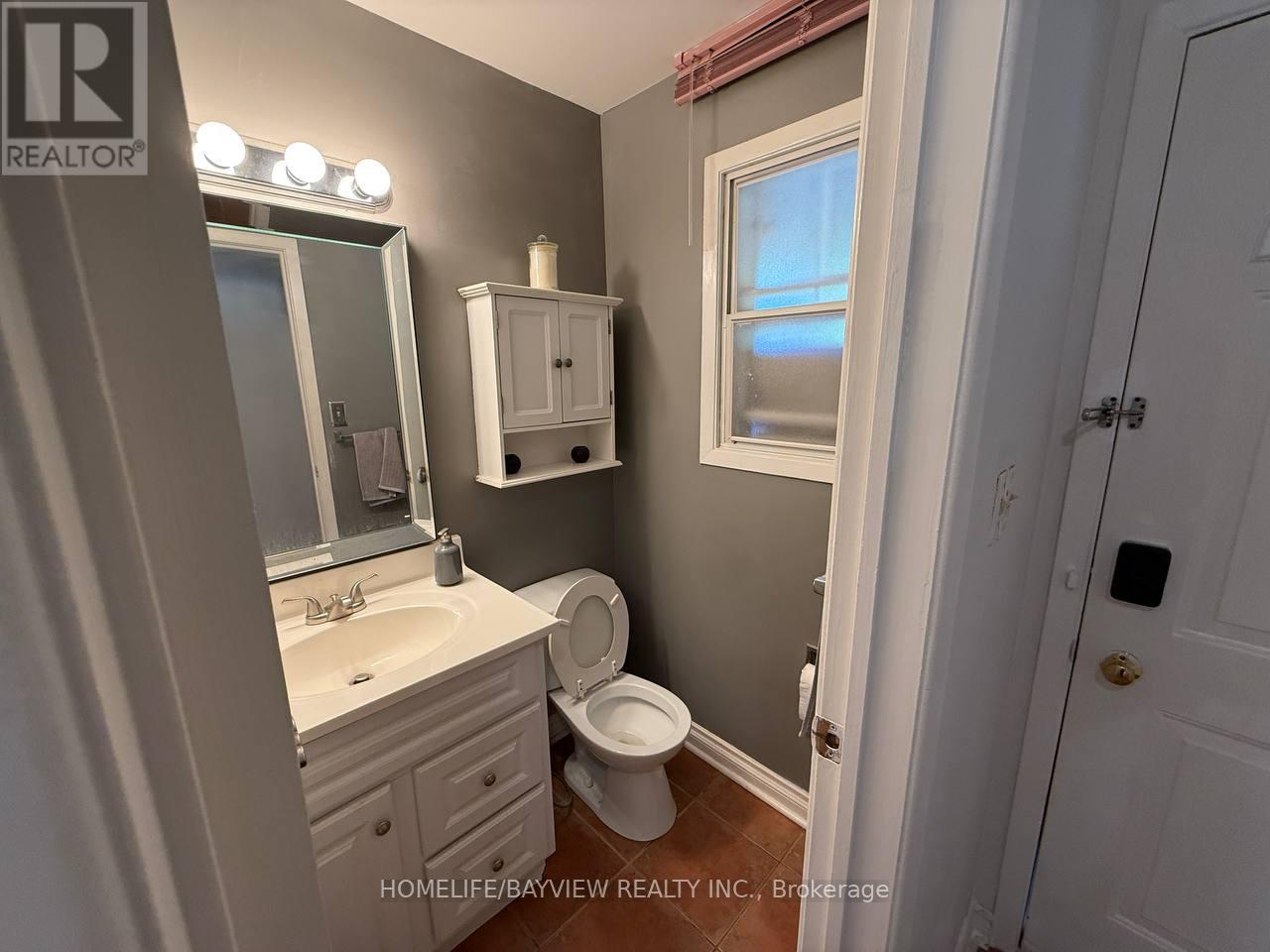 Photo 9 of 163 Weldrick Road W, Richmond Hill ON
