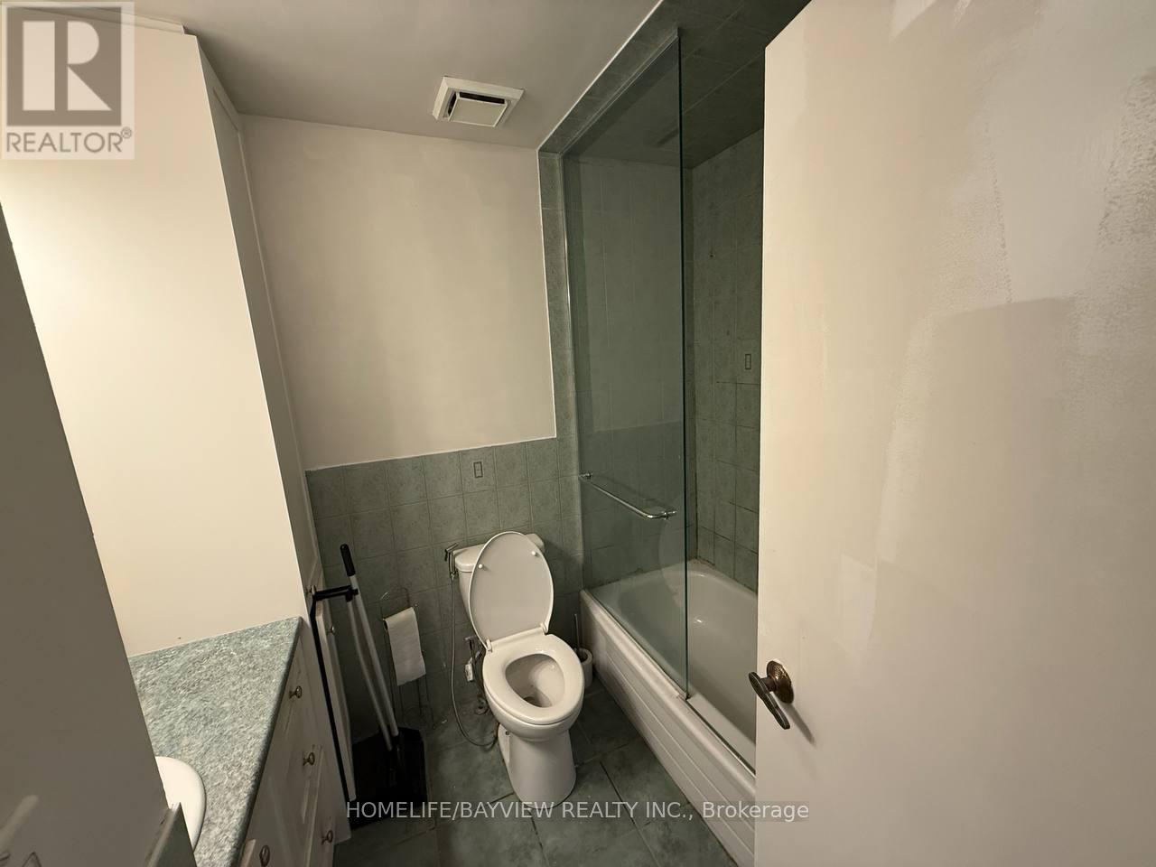 Photo 4 of 163 Weldrick Road W, Richmond Hill ON