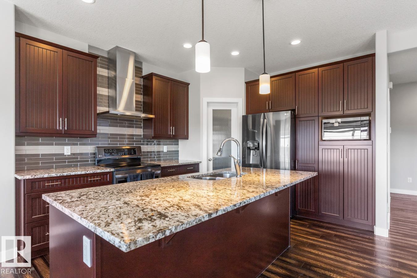 Photo 9 of 3 Sandalwood Pl, Leduc AB