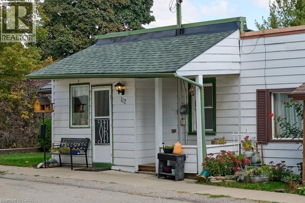 Photo 2 of 117 Front Street, New Dundee ON