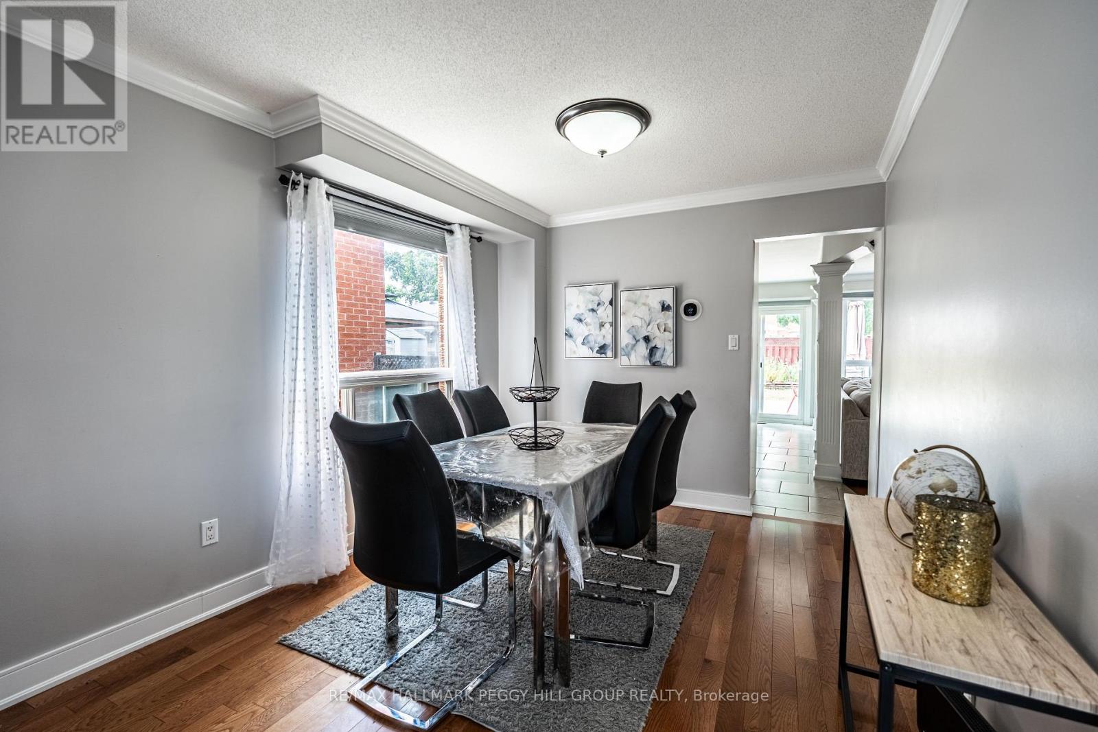 Photo 4 of 45 Weatherup Crescent, Barrie ON