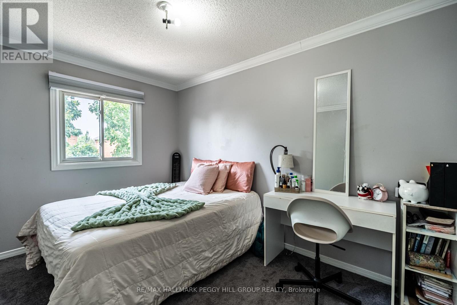 Photo 8 of 45 Weatherup Crescent, Barrie ON