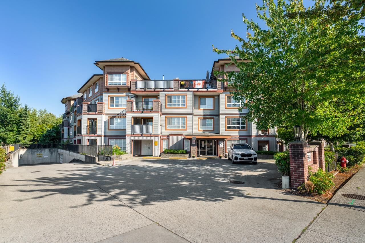 Photo 5 of 411 6960 120 Street, Surrey BC