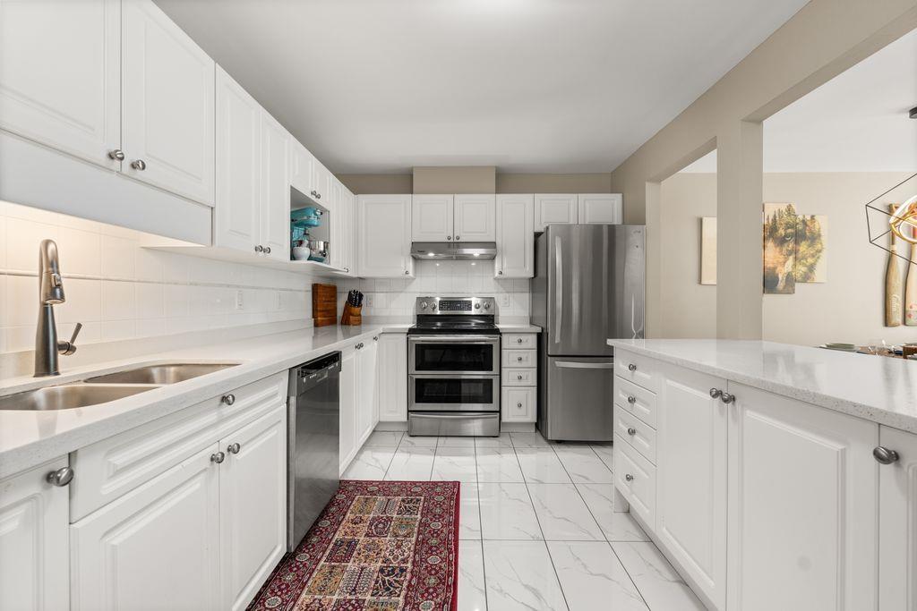 Photo 7 of 201 9688 148 Street, Surrey BC