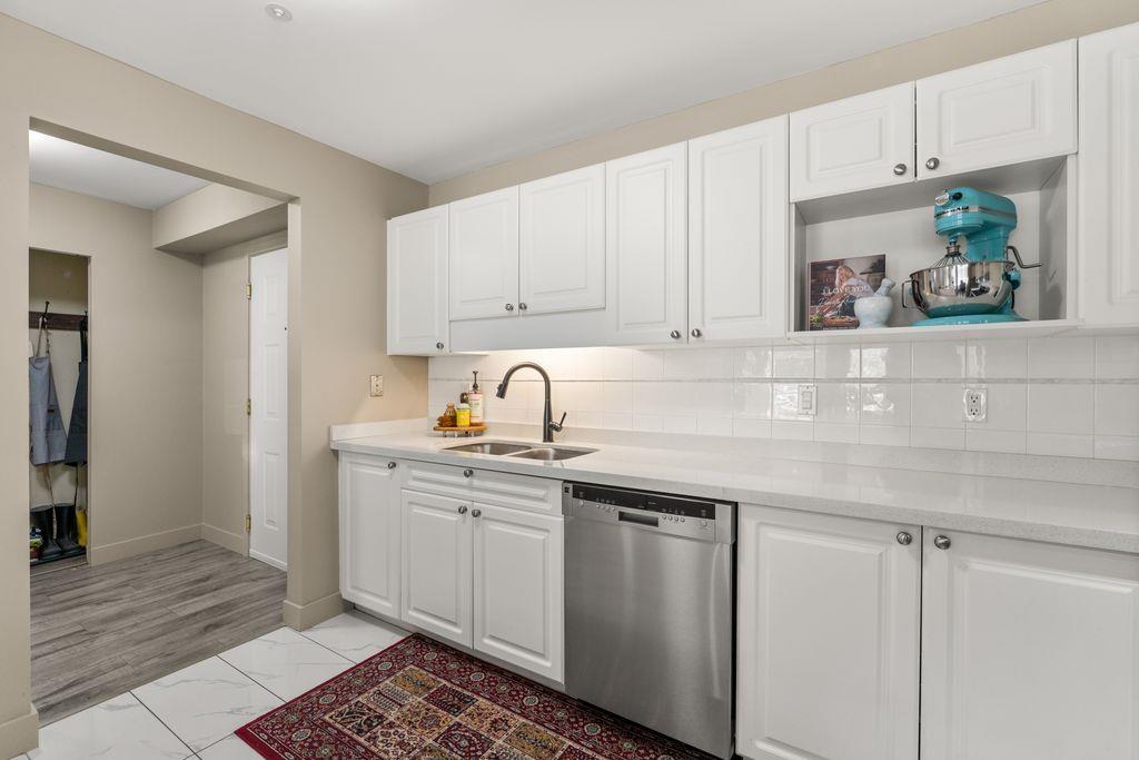 Photo 9 of 201 9688 148 Street, Surrey BC