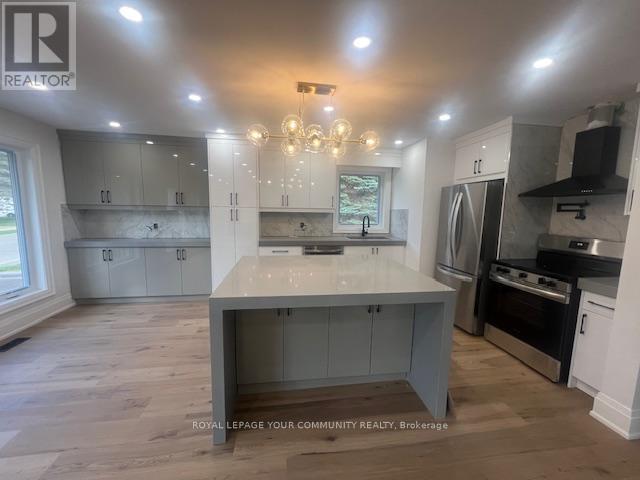 Photo 11 of Main 12 Kemano Road, Aurora ON