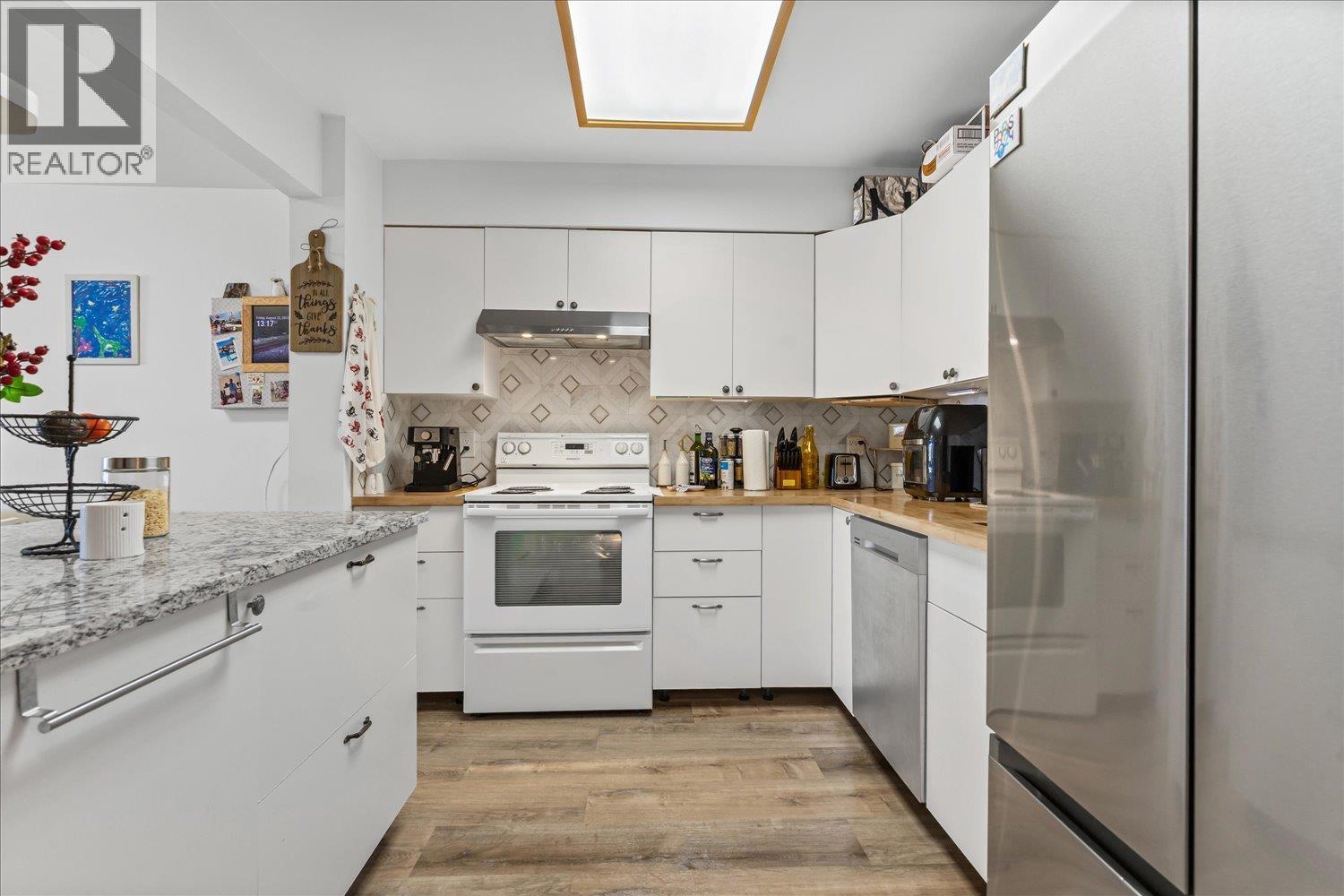 Photo 4 of 1503 615 Belmont Street, New Westminster BC