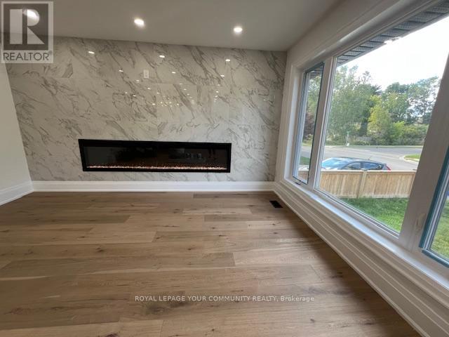 Photo 13 of Main 12 Kemano Road, Aurora ON