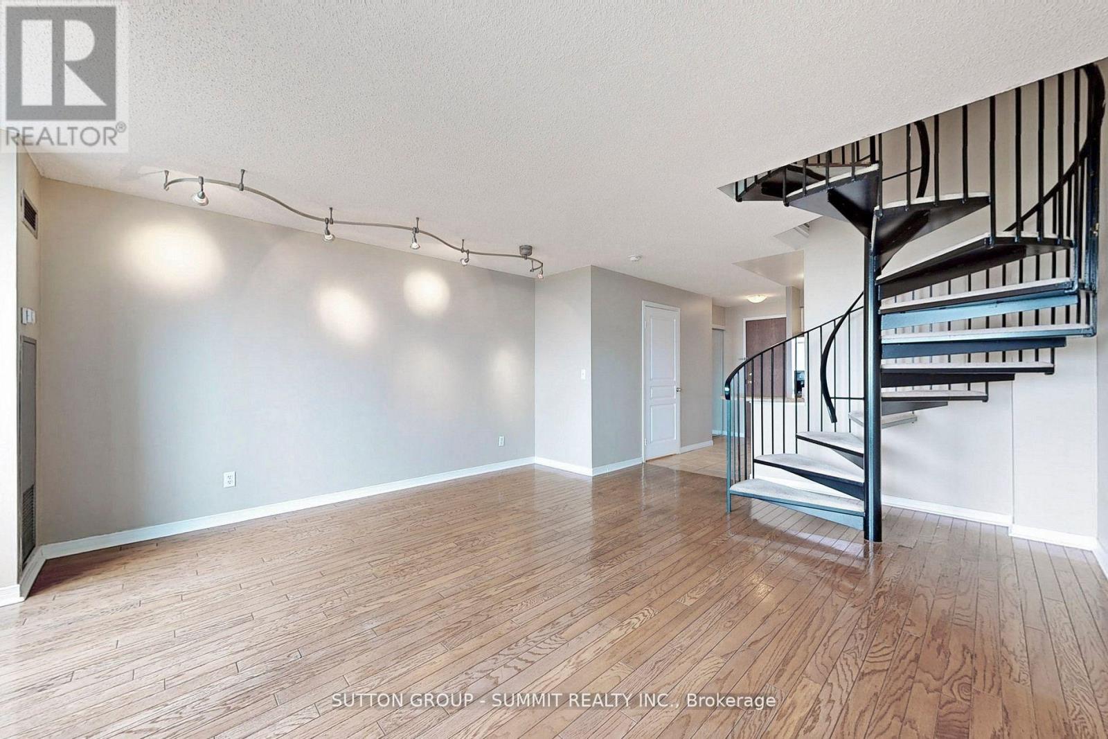 Photo 4 of 1203 2565 Erin Centre Boulevard, Mississauga ON