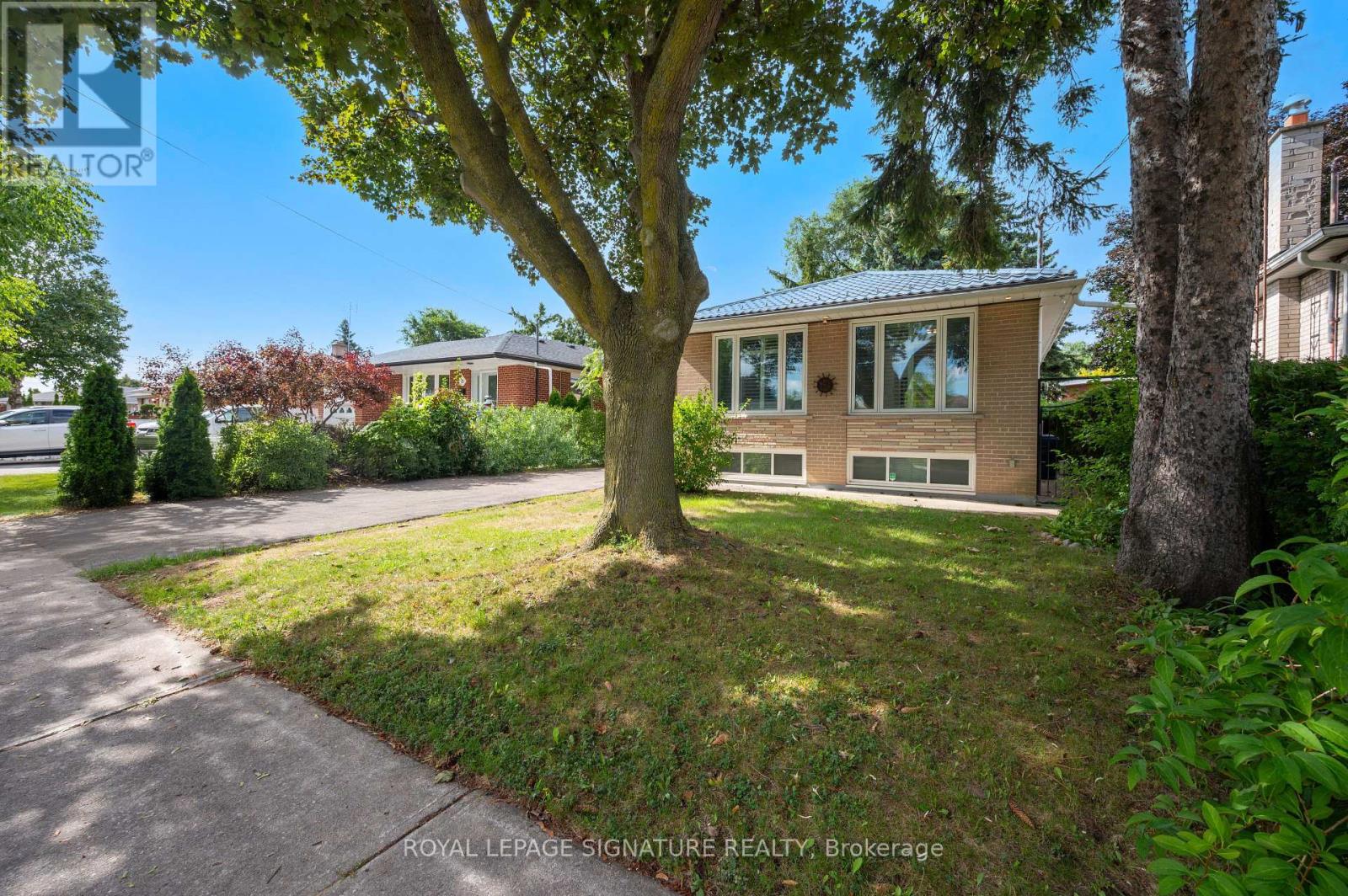 Photo 10 of 16 Pagoda Place, Toronto ON