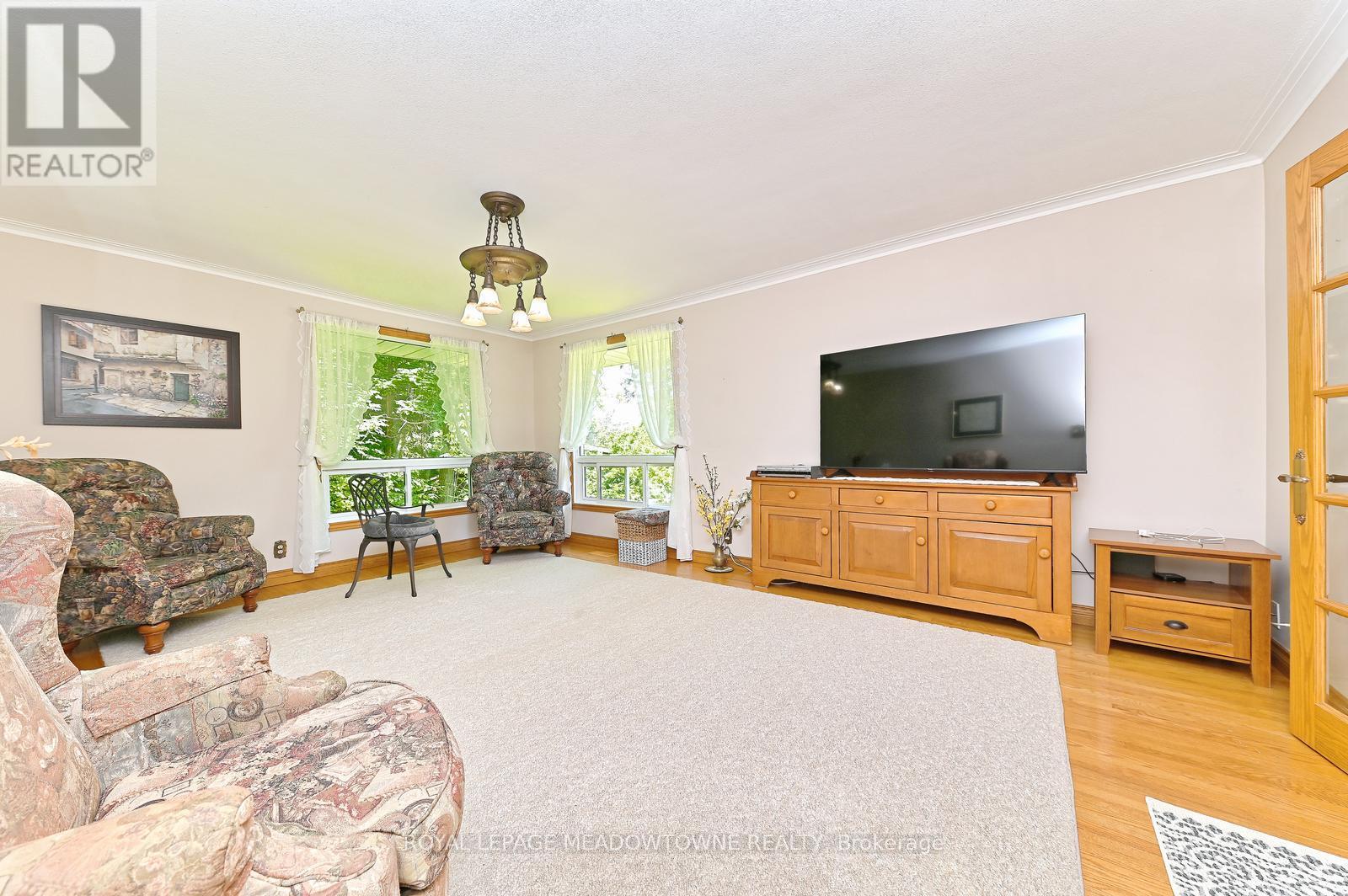 Photo 9 of 4 Ann Street, Halton Hills ON