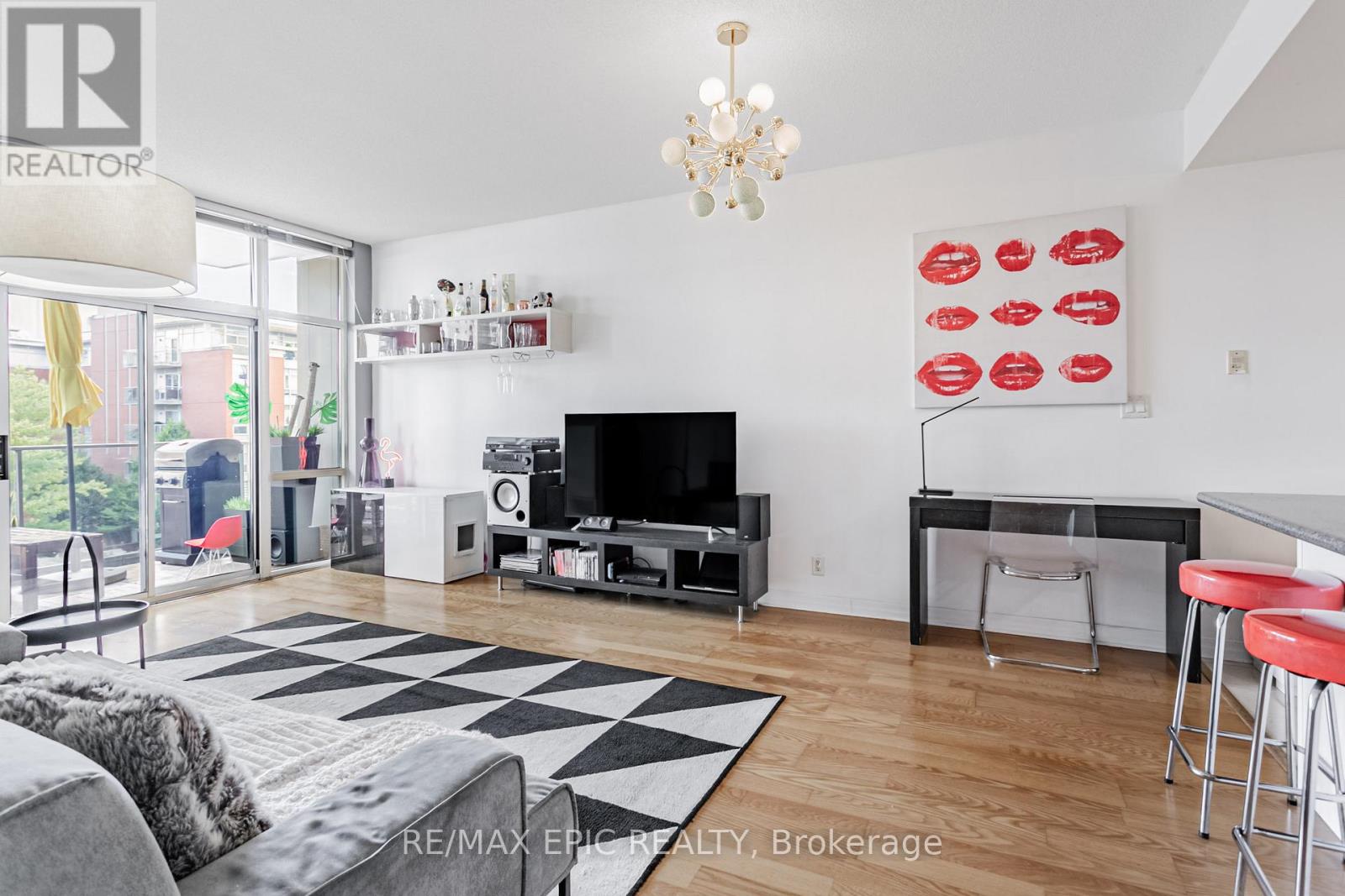Photo 11 of 405 70 Port Street E, Mississauga ON