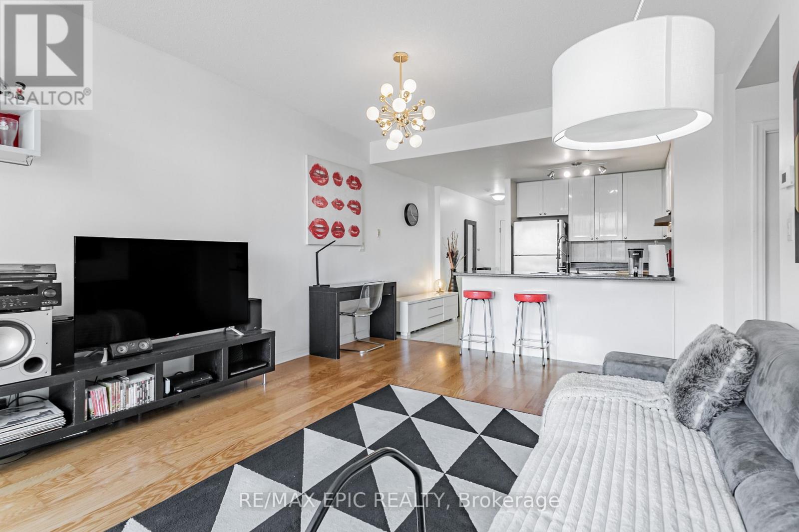 Photo 12 of 405 70 Port Street E, Mississauga ON