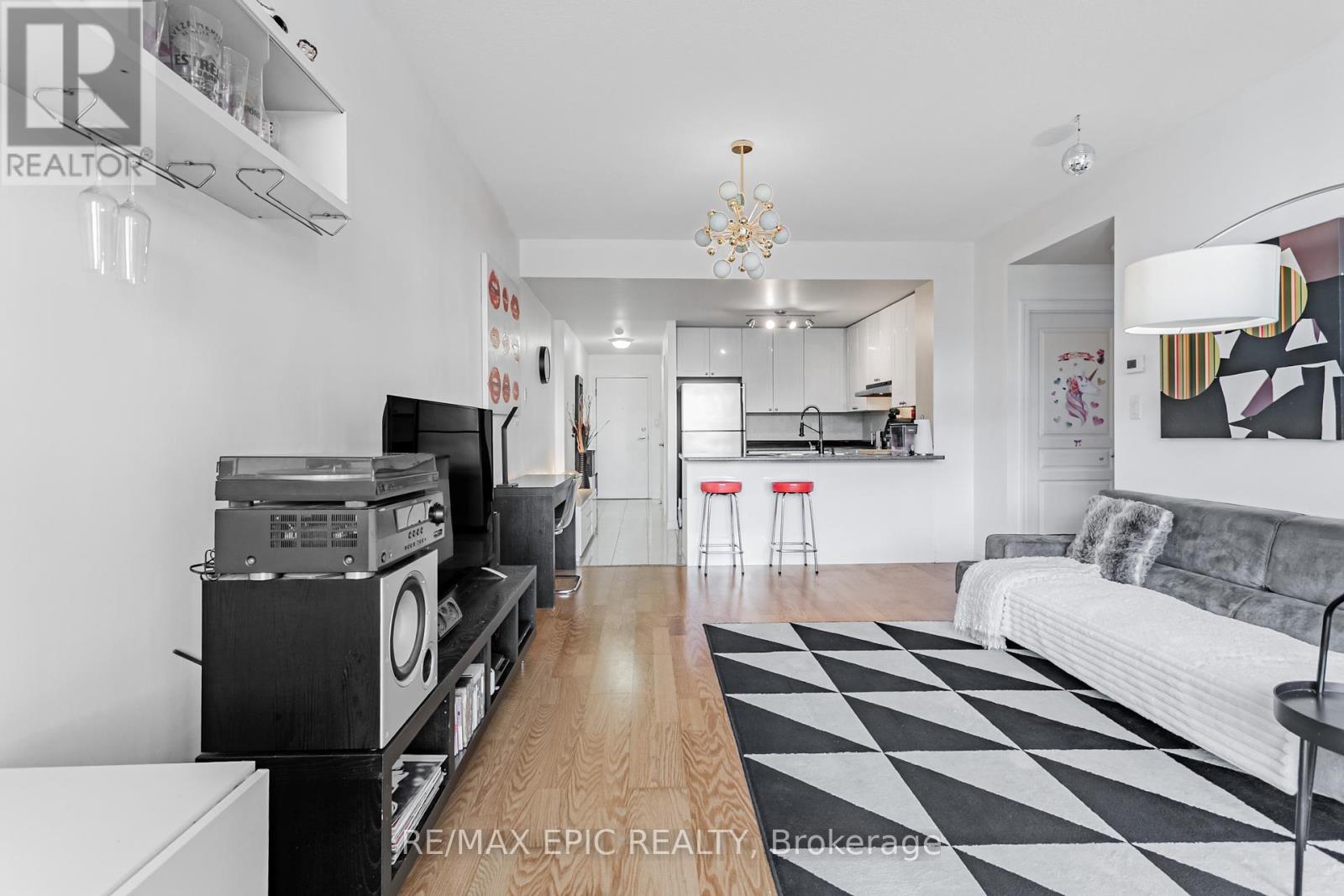 Photo 13 of 405 70 Port Street E, Mississauga ON