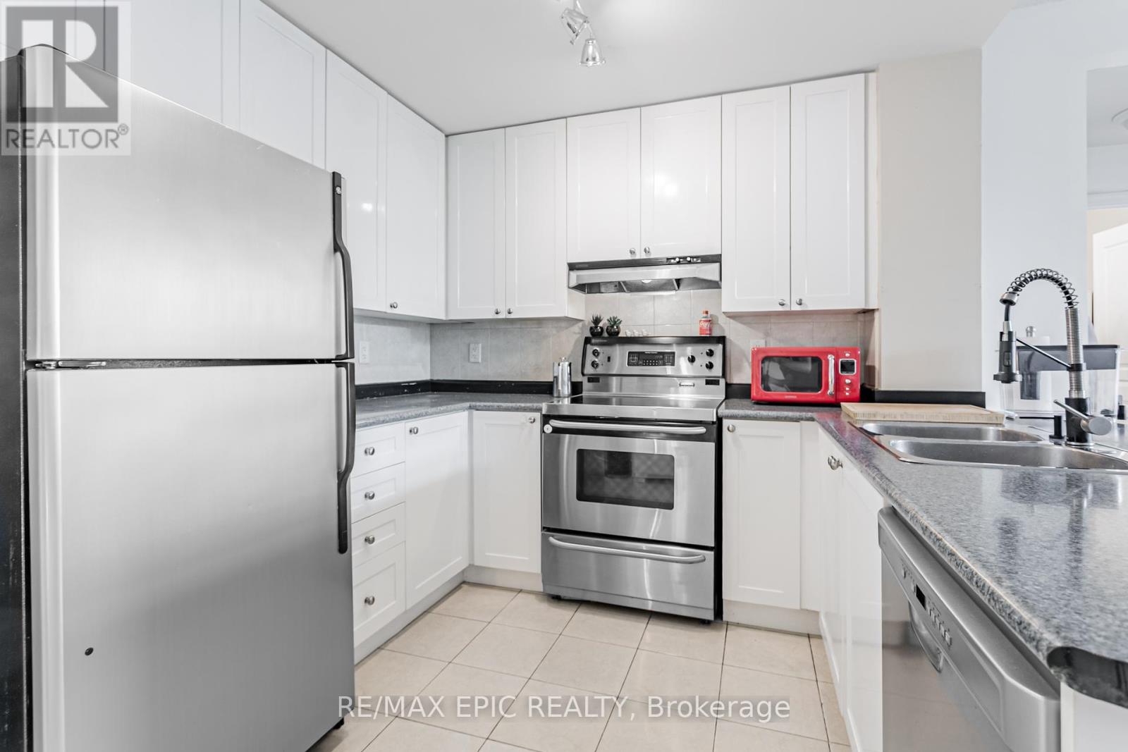 Photo 8 of 405 70 Port Street E, Mississauga ON