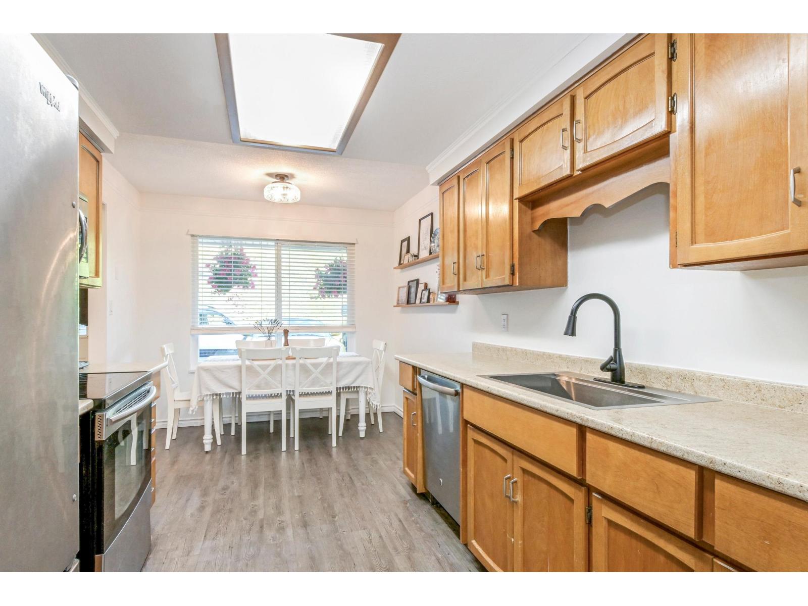 Photo 7 of 2 33931 Marshall Road, Abbotsford BC