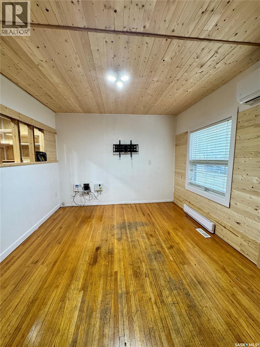 Photo 11 of 741 Rae Street, Regina SK